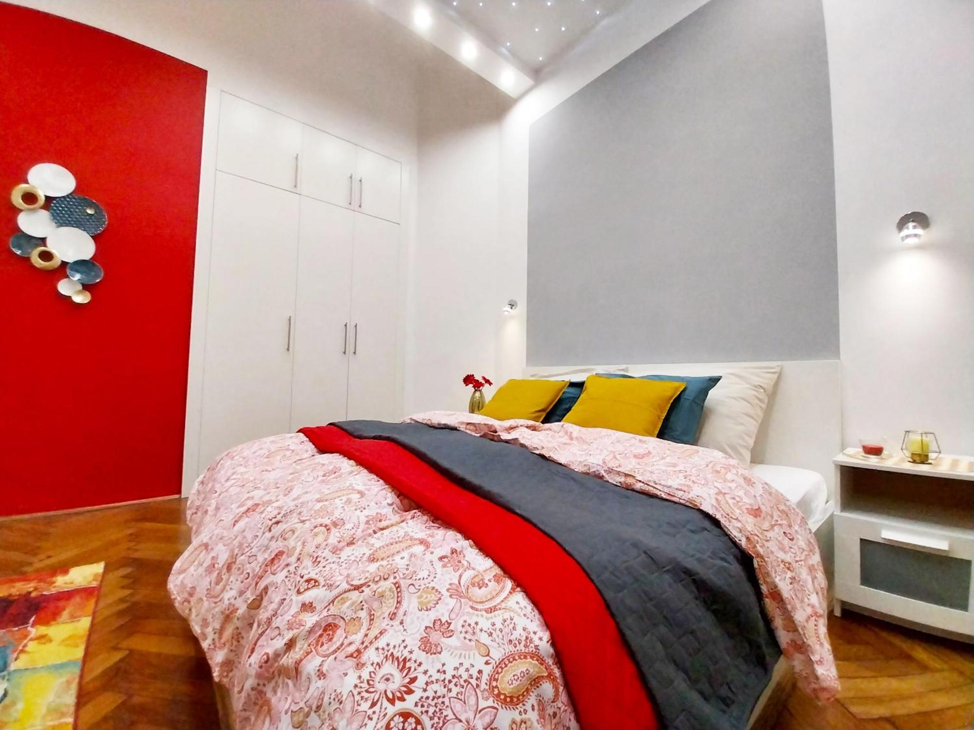 King Bed & Cozy Lighting, Free Wifi In * Budapest