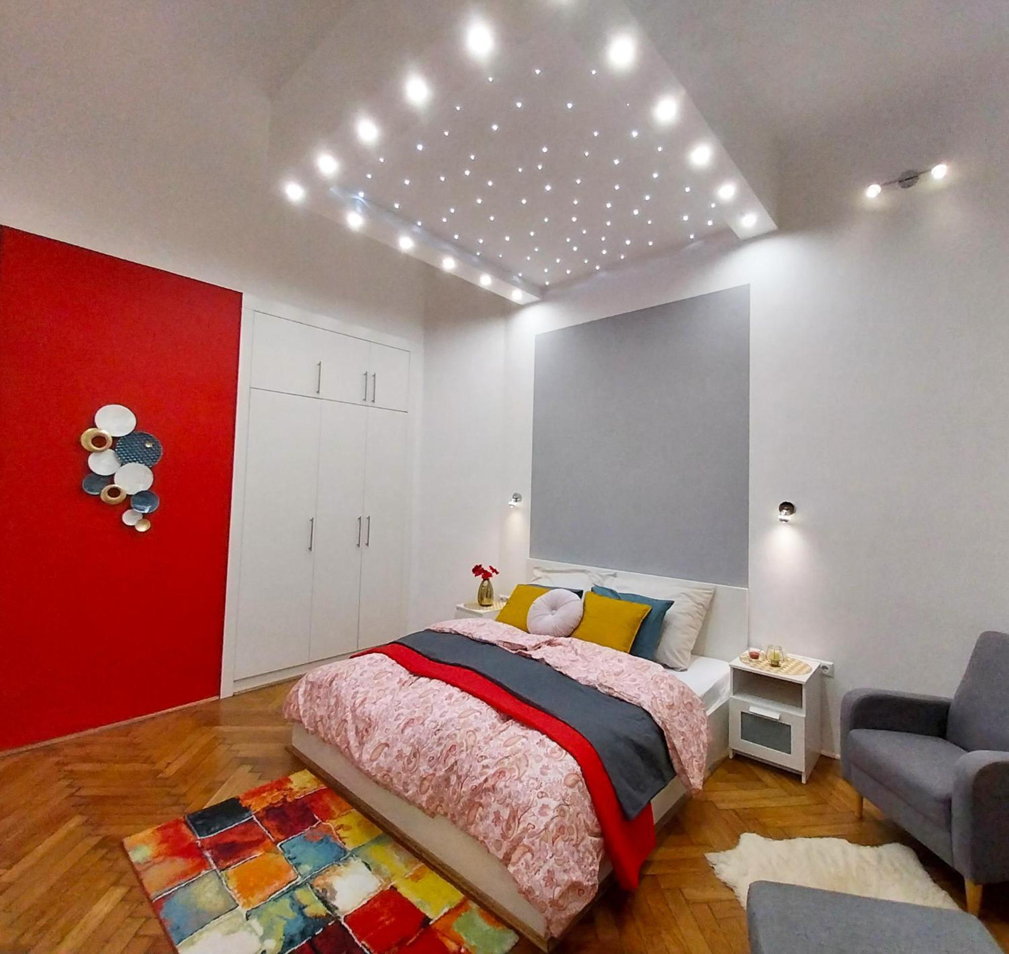 King Bed And Magical Lights In The Center * Budapest