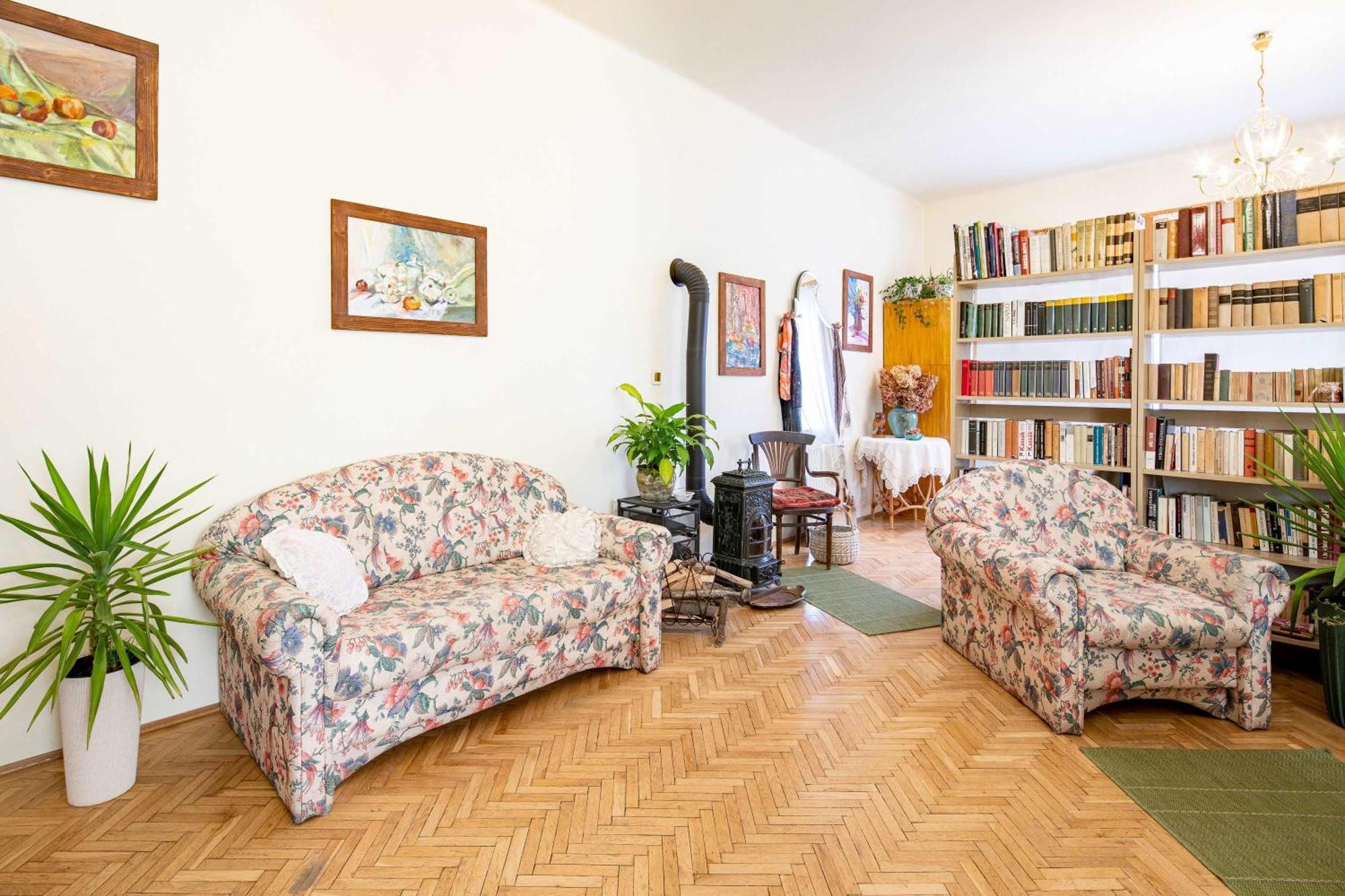 Nestled Romance, Buda's Hilltop Heaven Apartamento