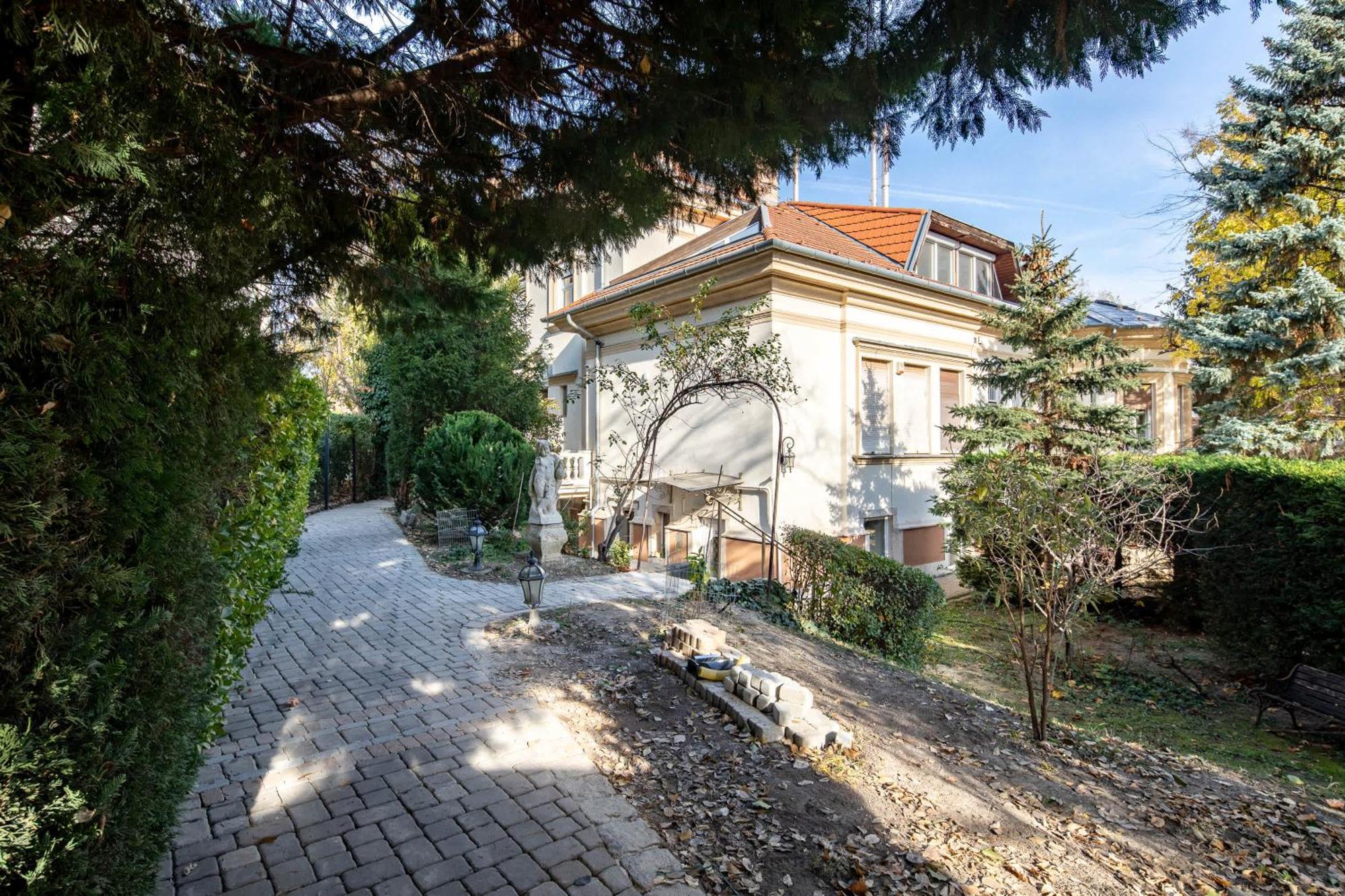 Apartamento Nestled Romance, Buda's Hilltop Heaven Budapest