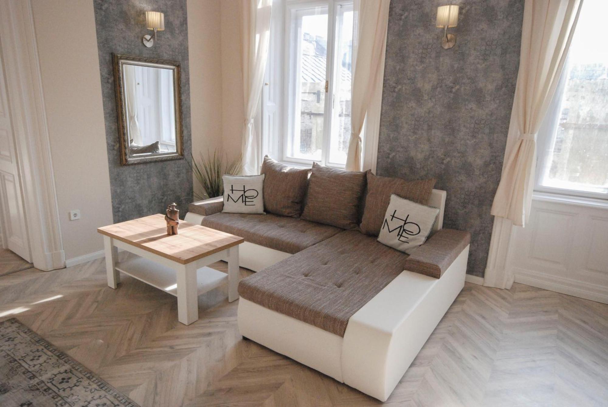Opera Luxury Resident *