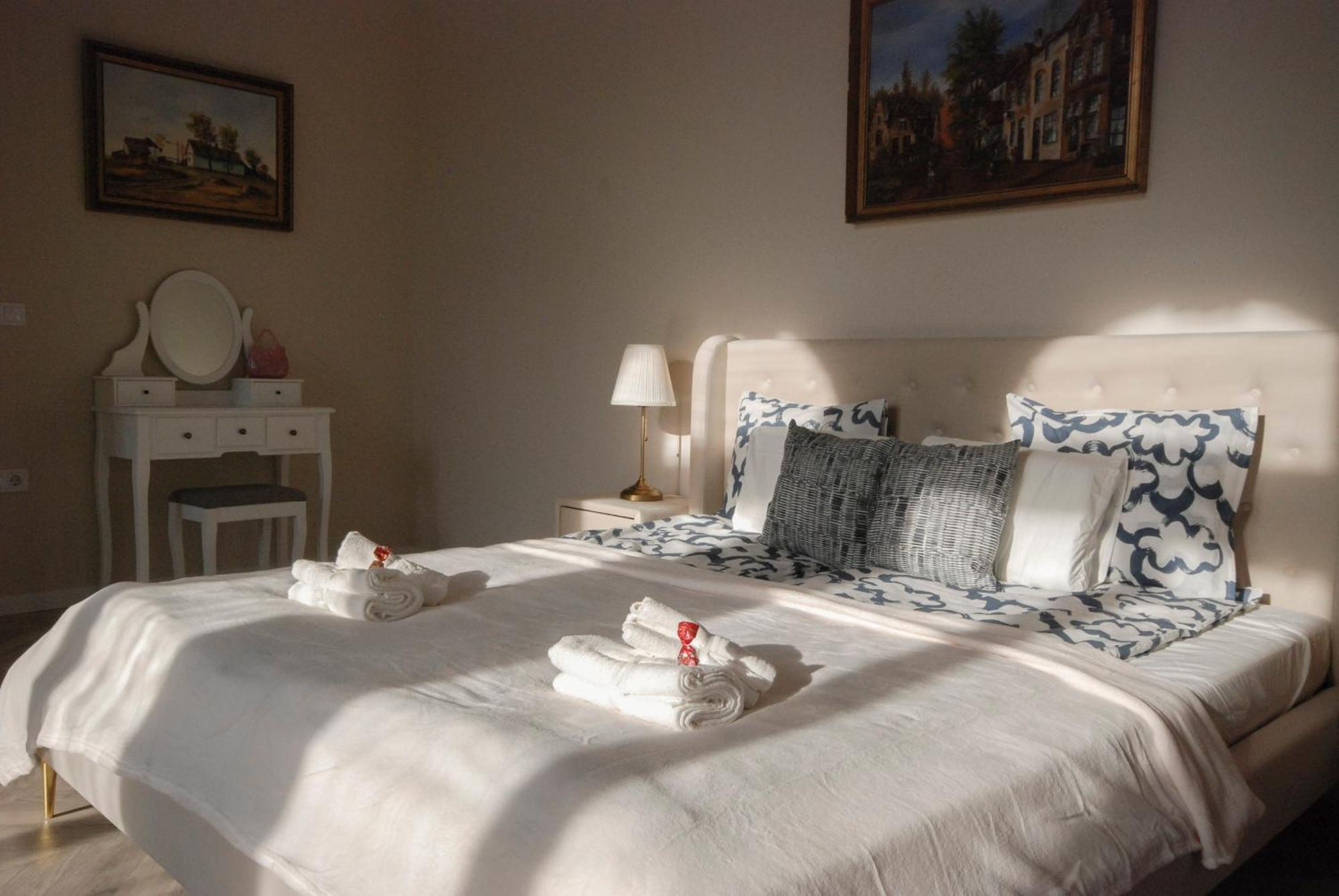 Opera Luxury Resident *
