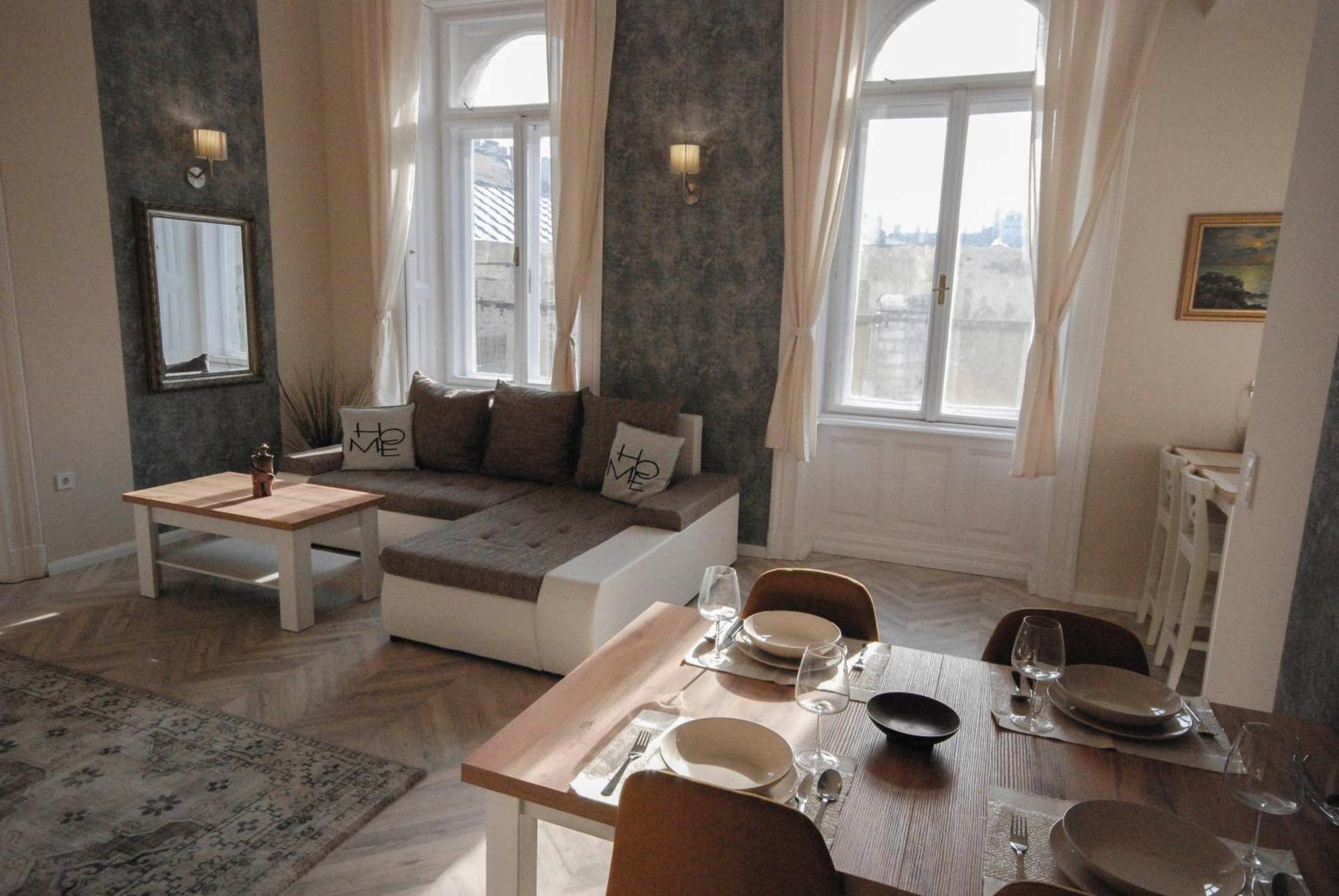 Opera Luxury Resident *
