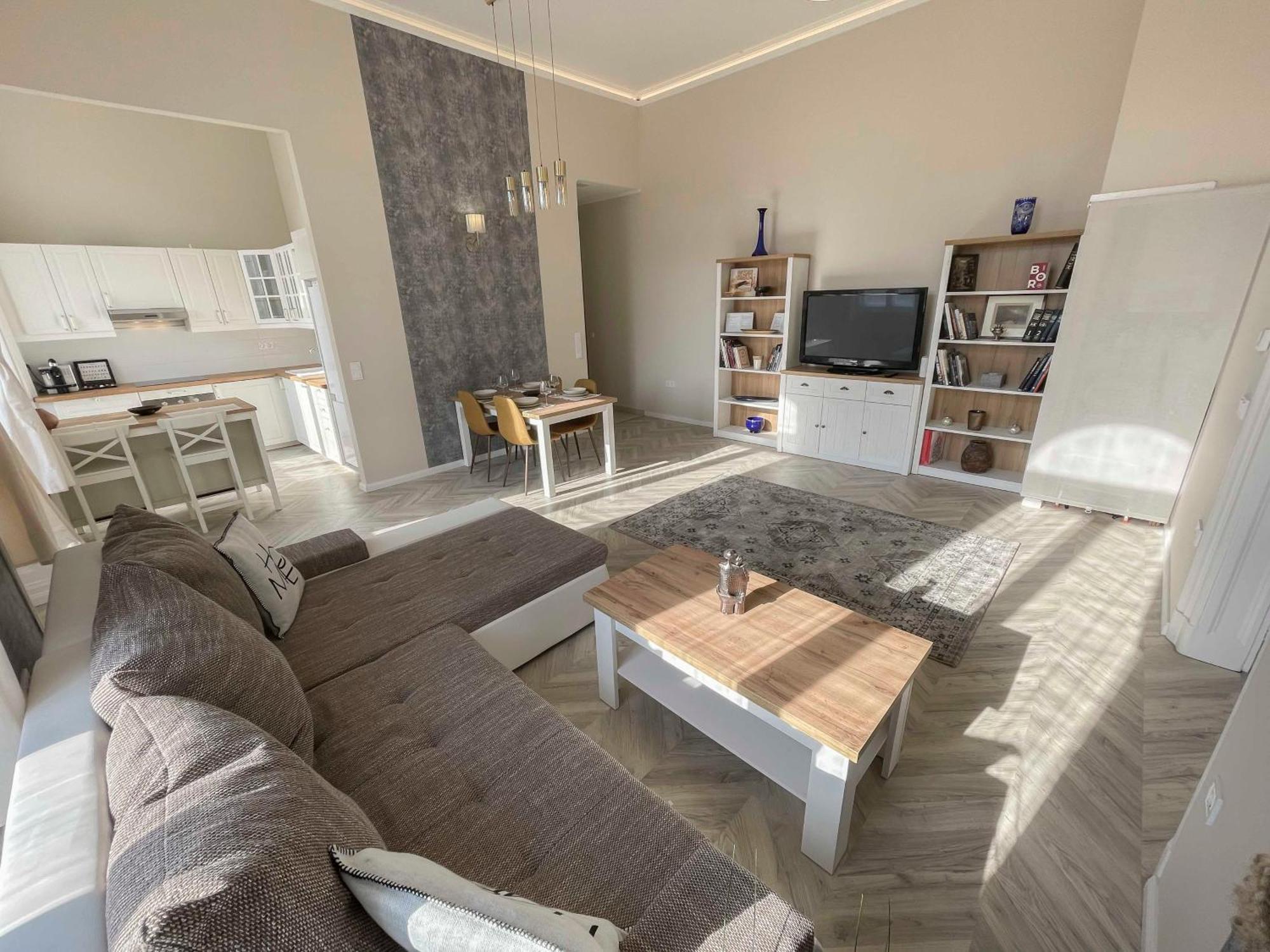Luxury Opposite Opera, Central, Ac, Metro 1, Sleeps 6