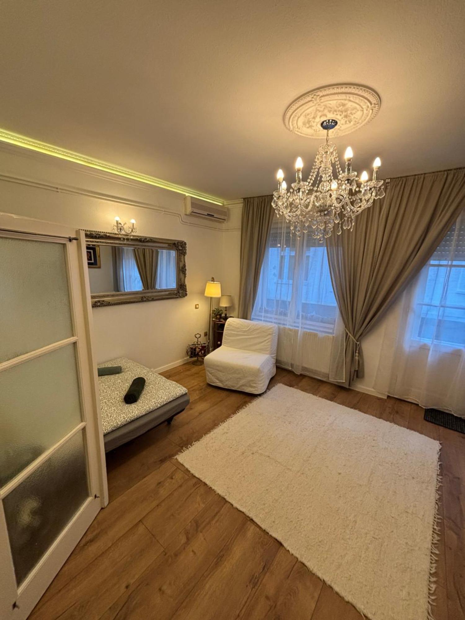 Exclusive Antique Next To The Fashion Street Apartment *