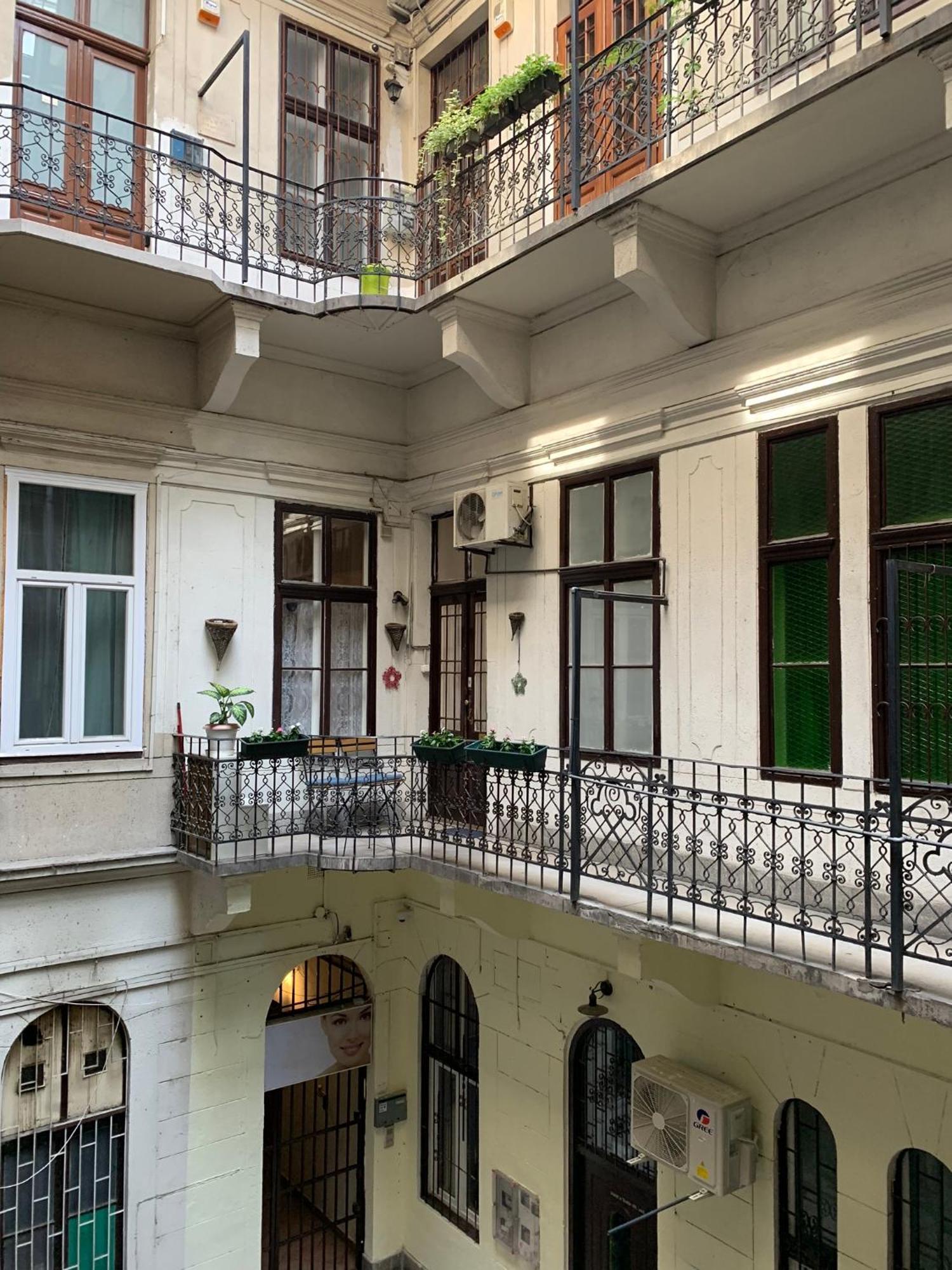 Royal Apartment *