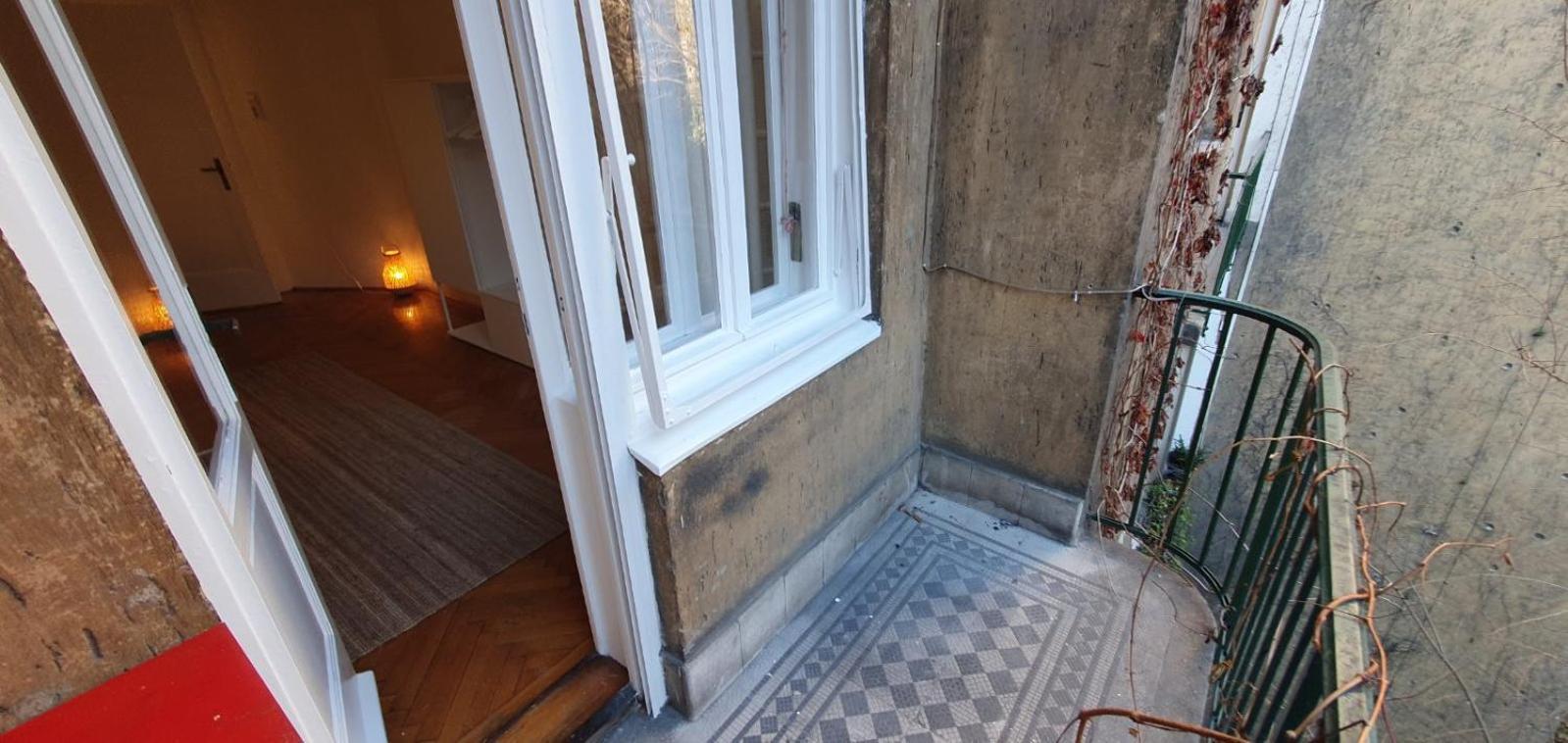Somogyi With Balcony Apartamento *