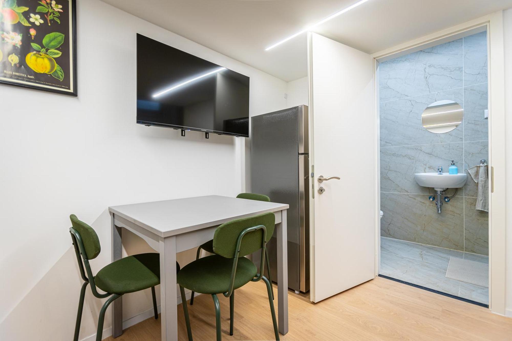 Apartment Cute Gallery Flat In Budapest, Spring Budapest