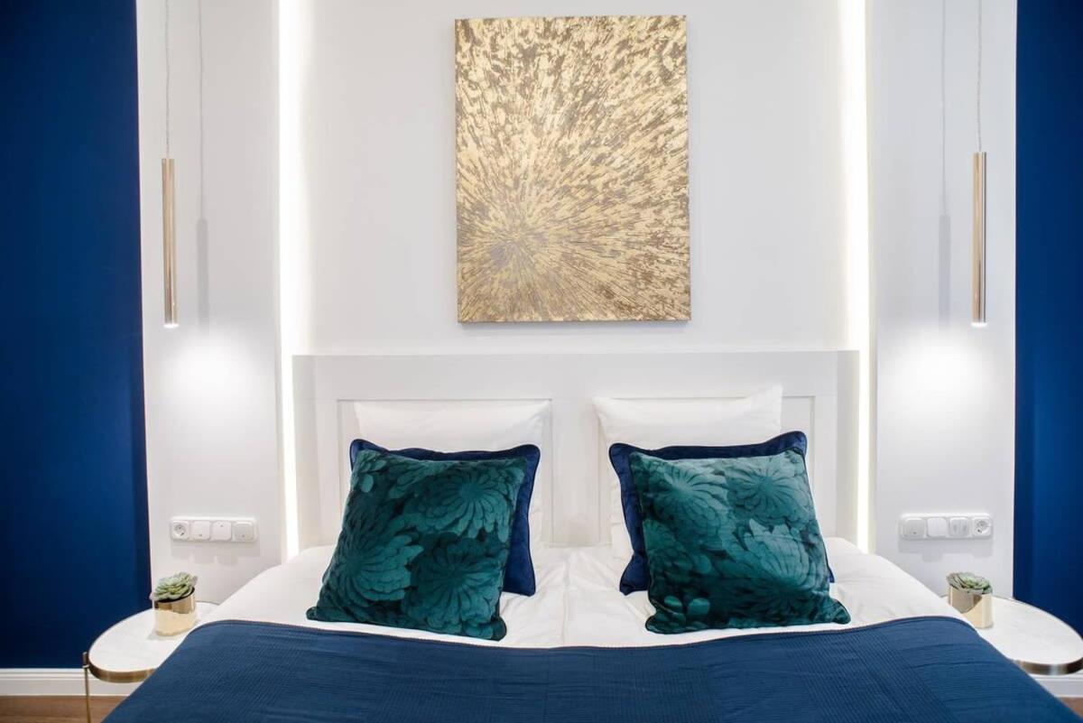 Elegant Design In Vibrant Center Apartmán *