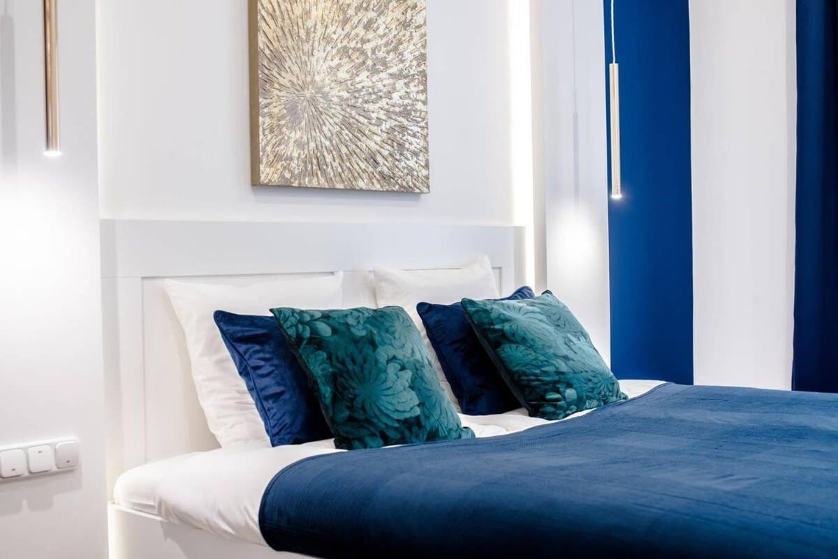 Elegant Design In Vibrant Center Apartmán *