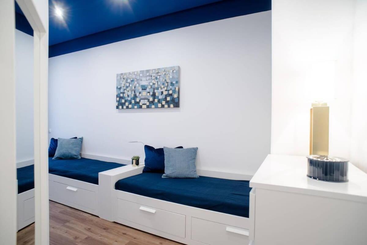 Elegant Design In Vibrant Center Apartmán *