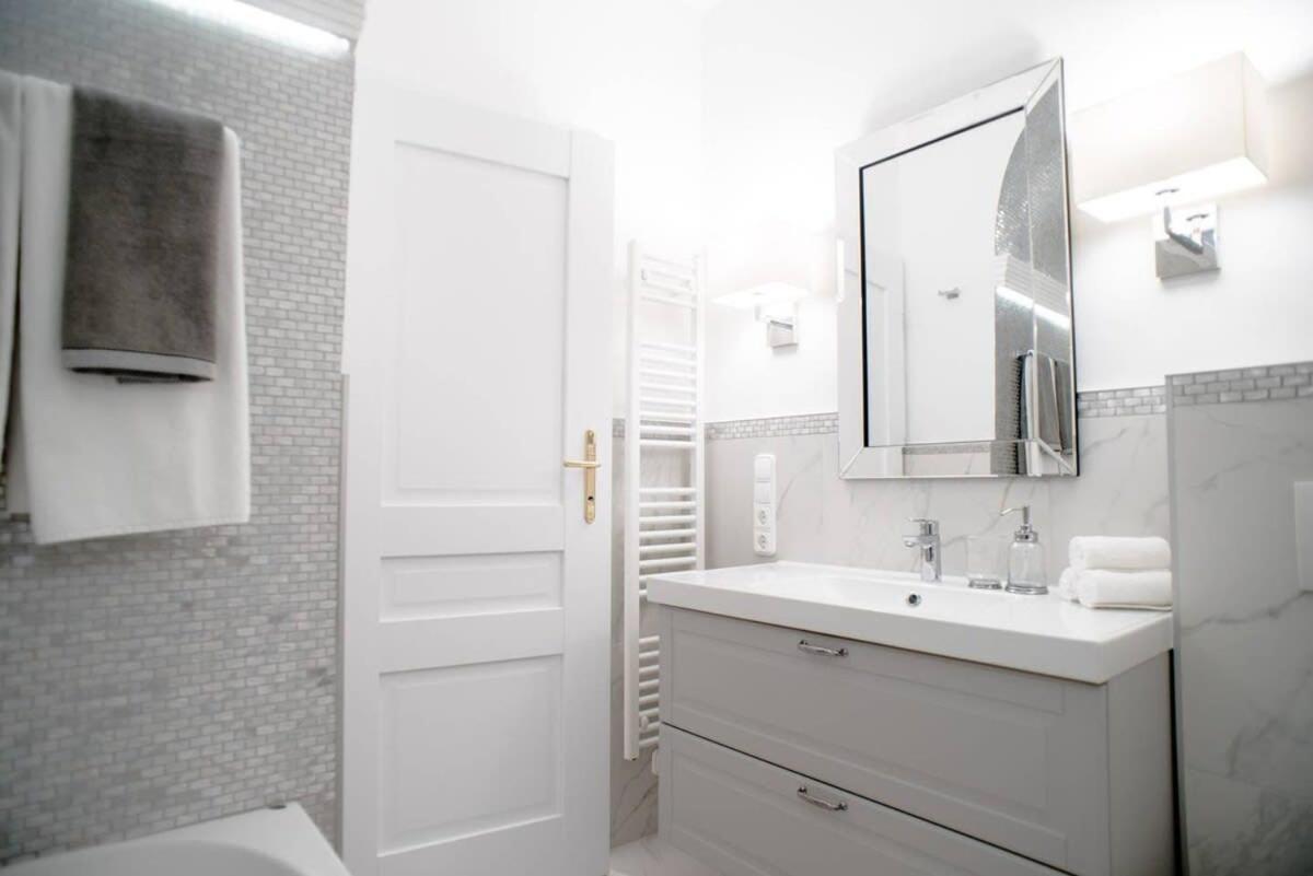 Elegant Design In Vibrant Center Apartmán Budapest