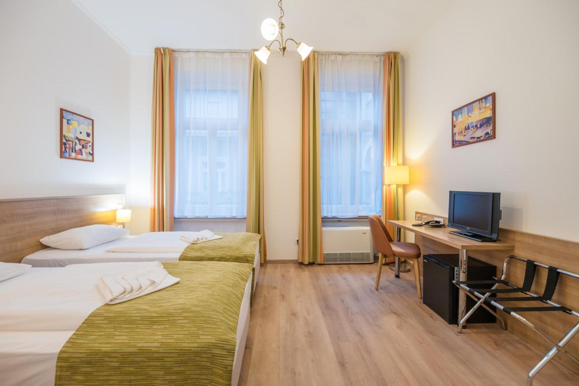 Baross City -