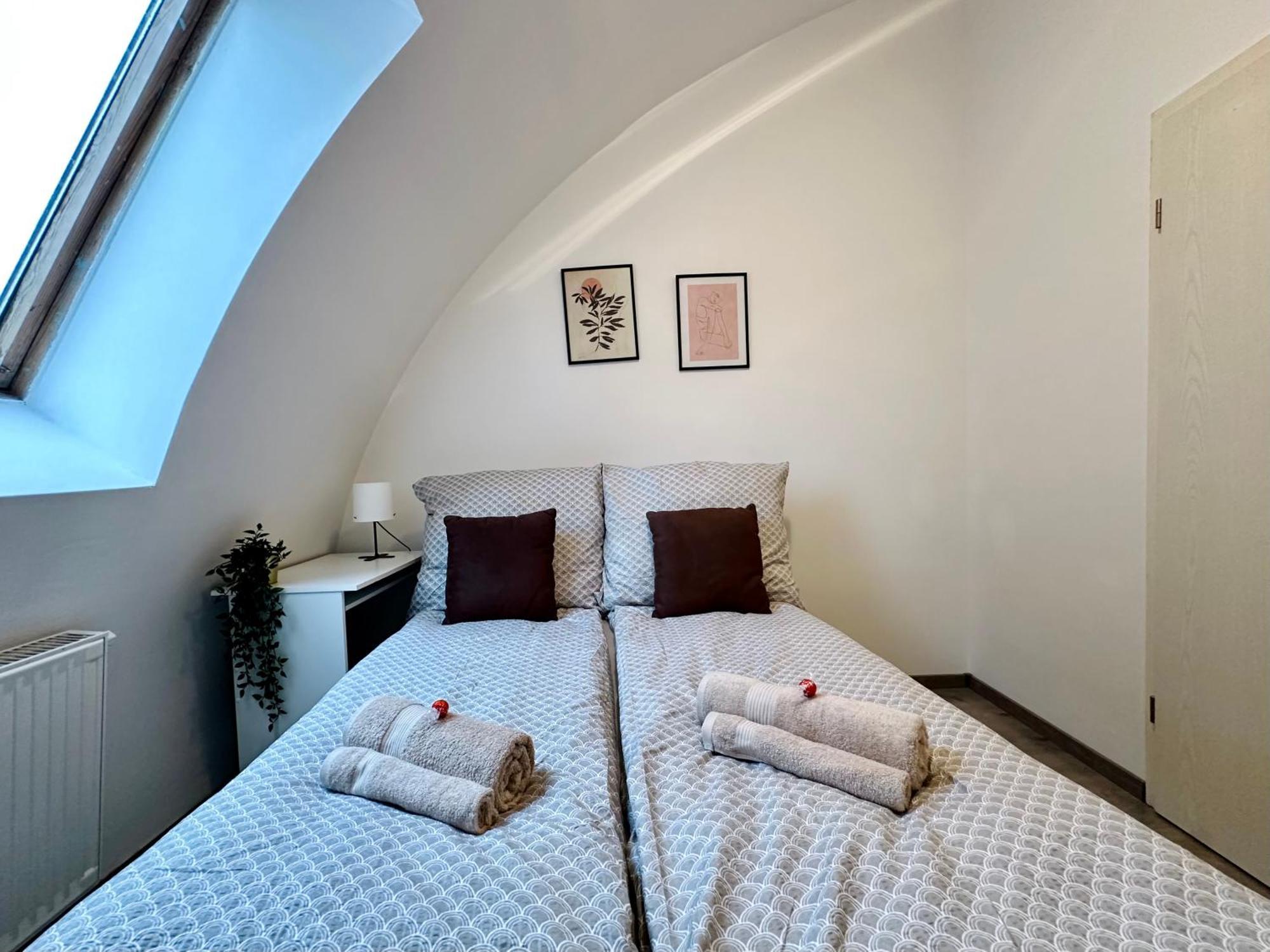 Free Parking - Stargate Apartman Budapest