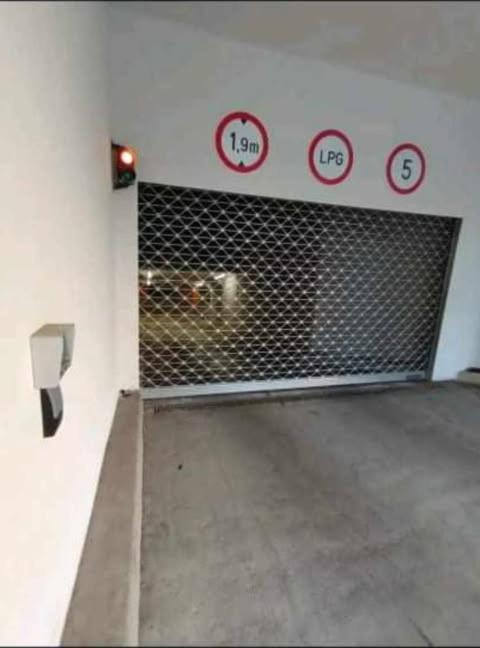 New Building In The Hearth Of Free Parking * Budapešť