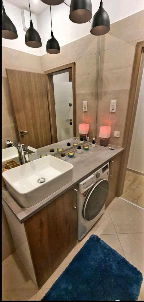 Apartmán New Building In The Hearth Of Free Parking