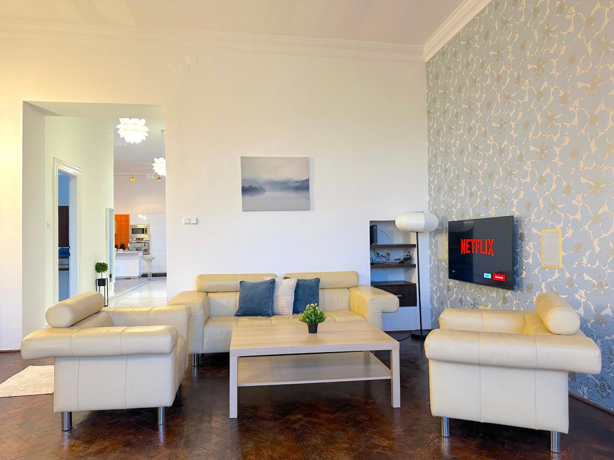 Stunning 150m2 3-bedroom With Balcony Lejlighed *