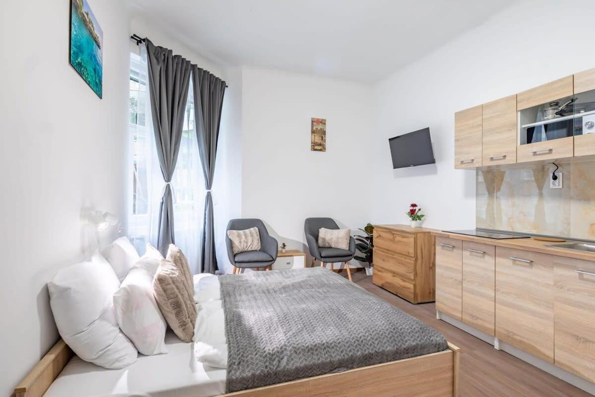 Comfy In The Center Of The Appartement *