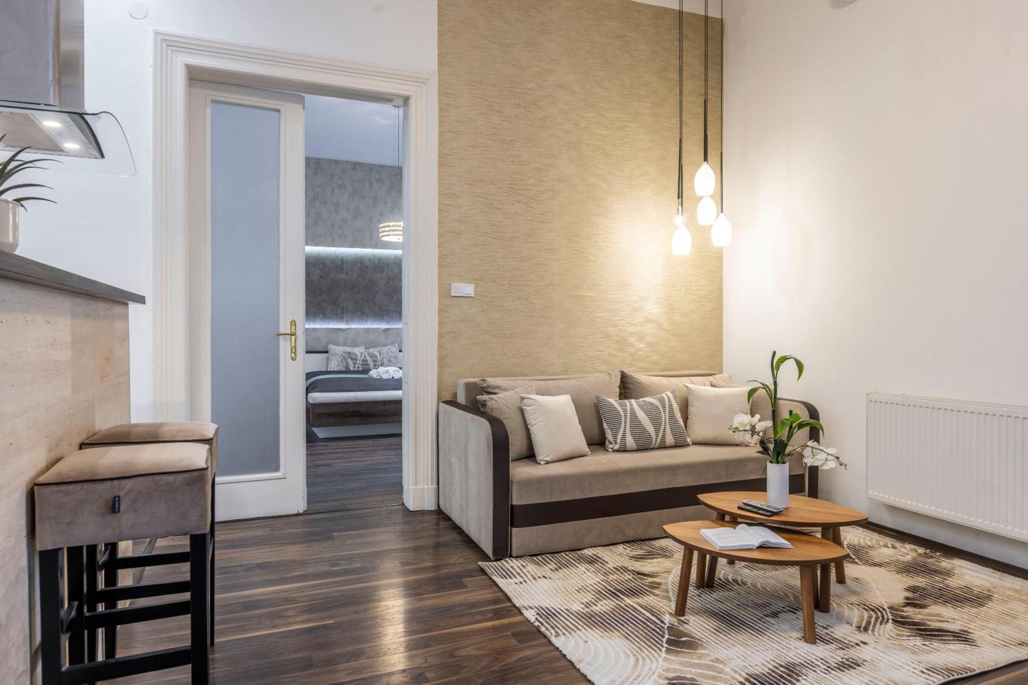 Exclusive & Charming Center W' Sauna Appartement *