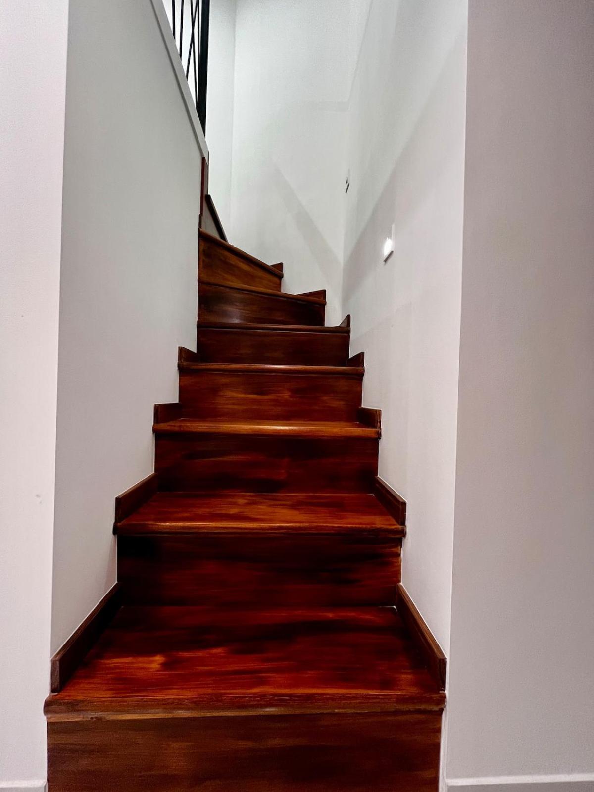 Carina Duplex Apartment- Near Nyugati Metro Line 3 Lägenhet