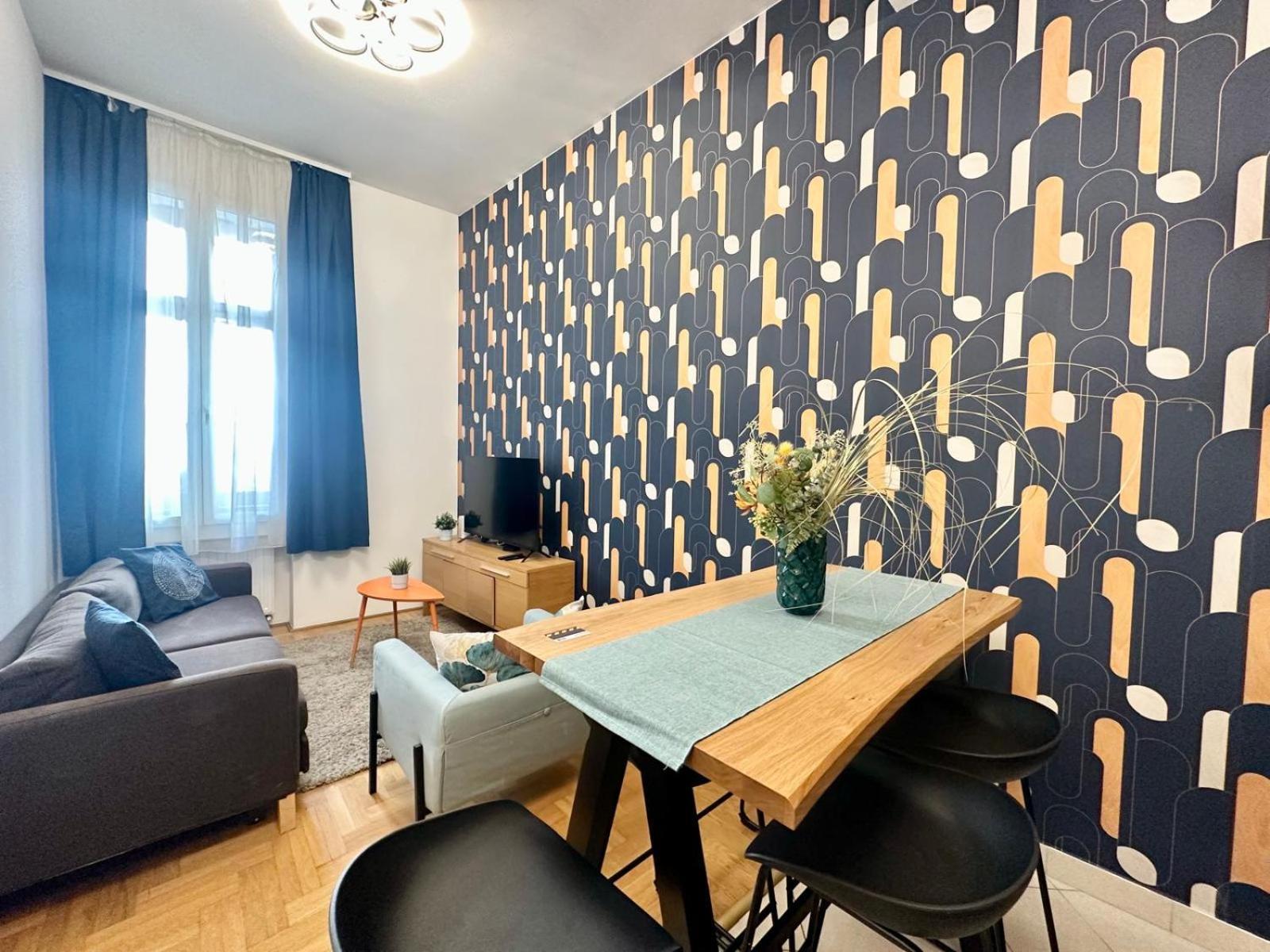 Design By Chivi In Gozsdu #freeparking Apartman