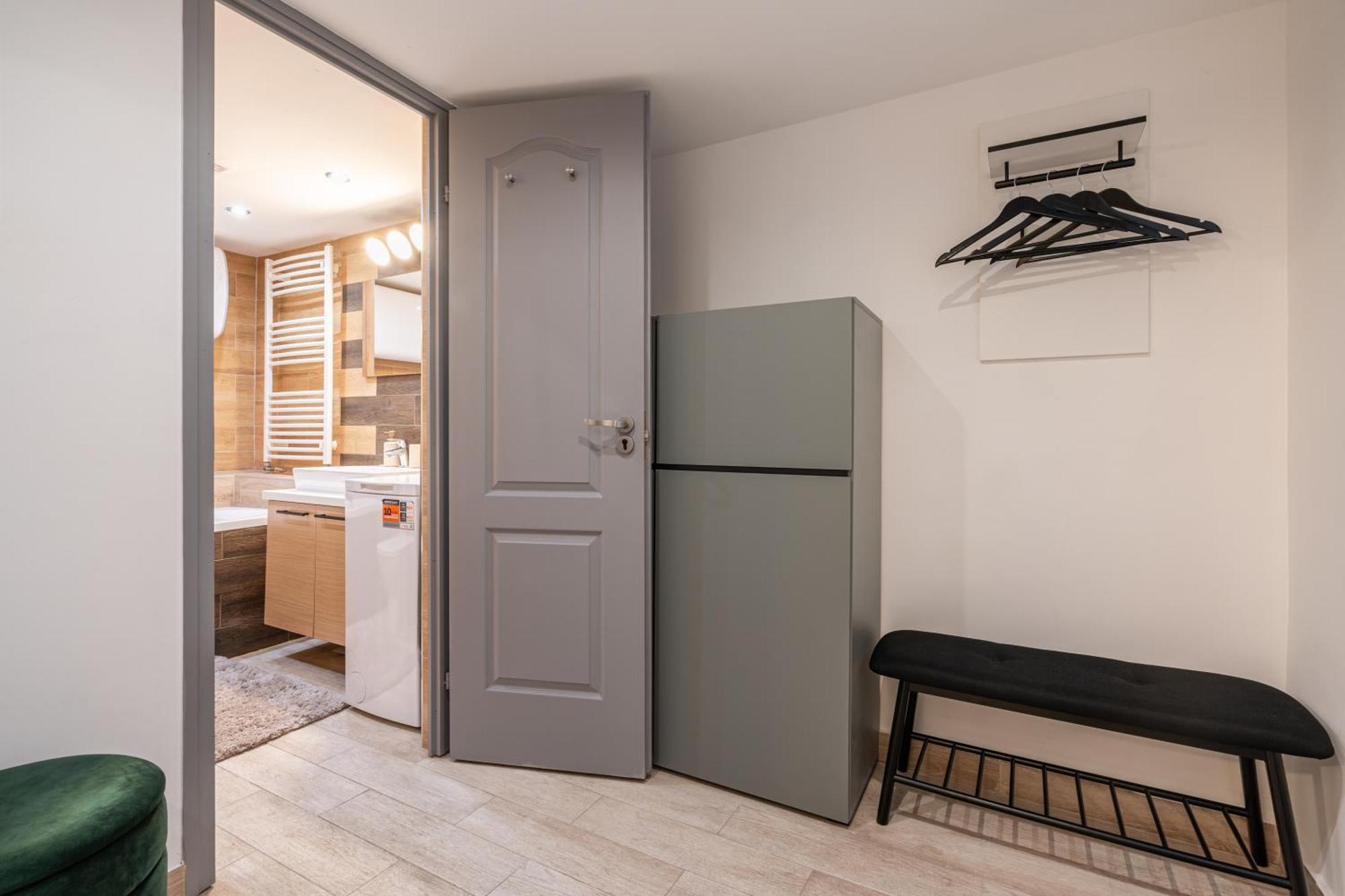 Lively Downtown Haven Apartment *