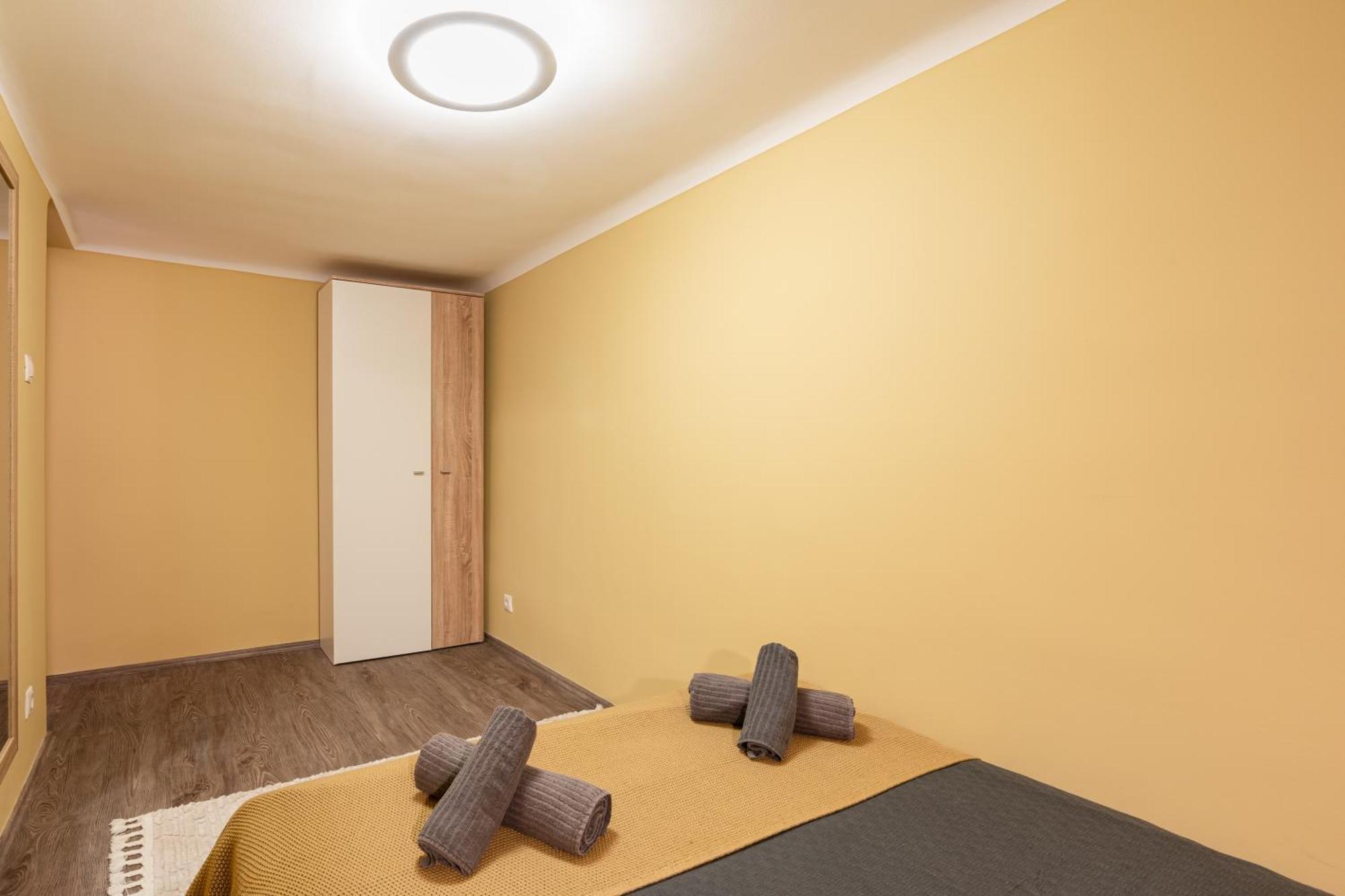 Lively Downtown Haven Apartment