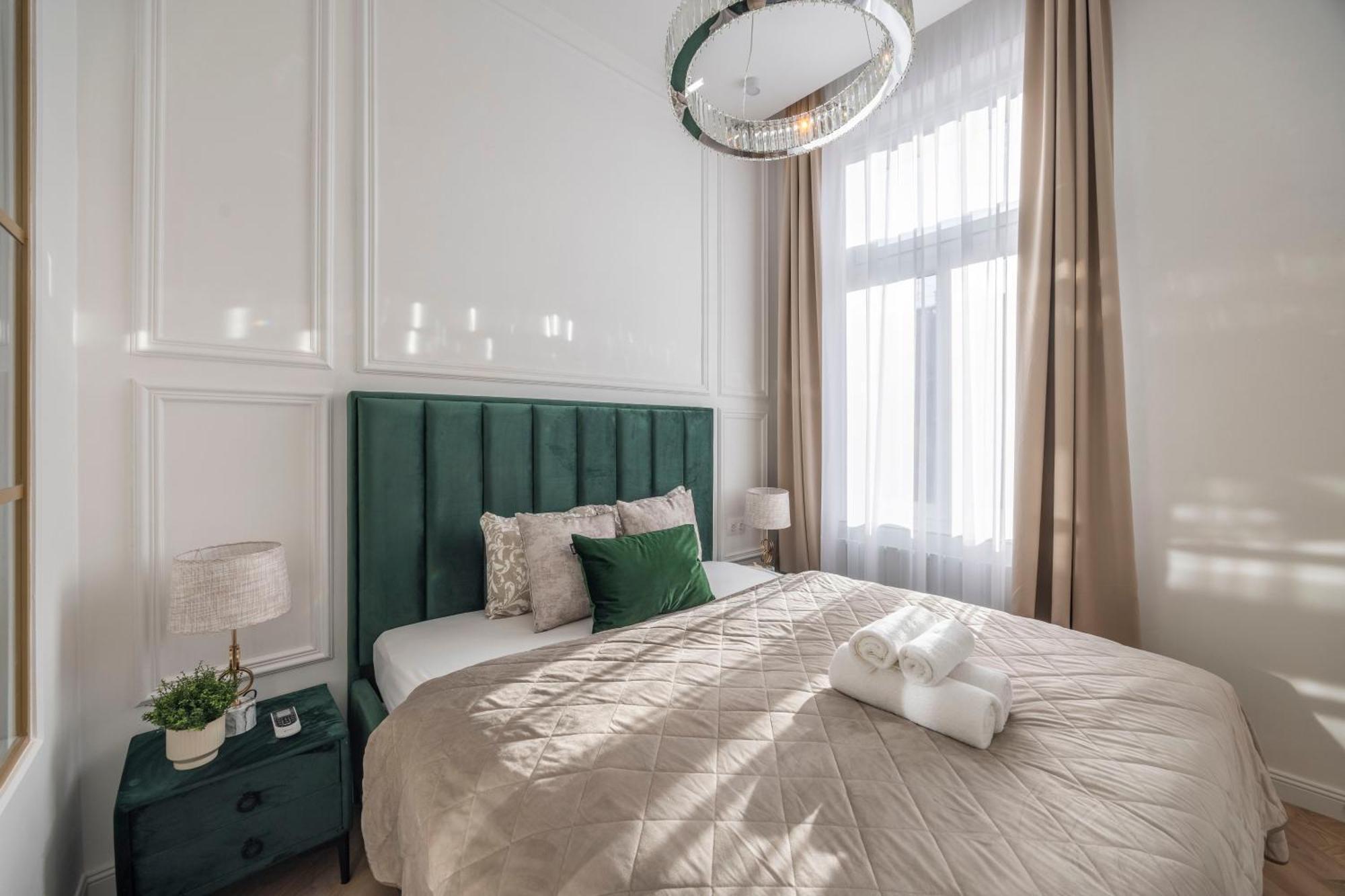 Luxurious Charming E47 Center By Prestige Homes Apartament