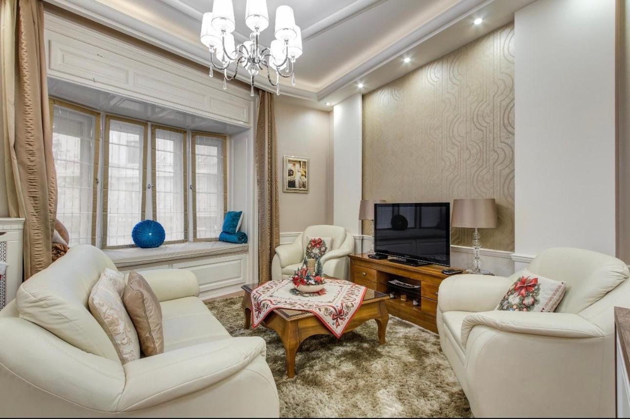 Downtown Royal De Lux *