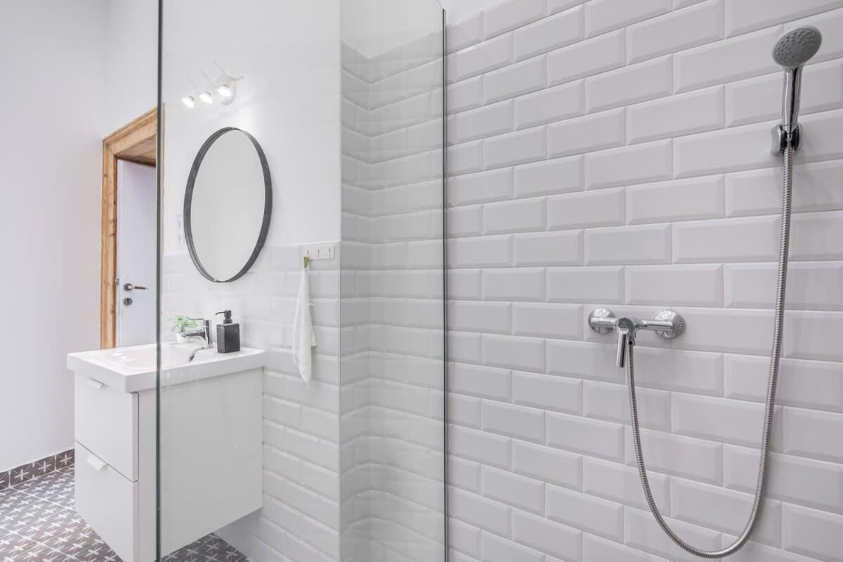 Very - Large Ac Apartment *