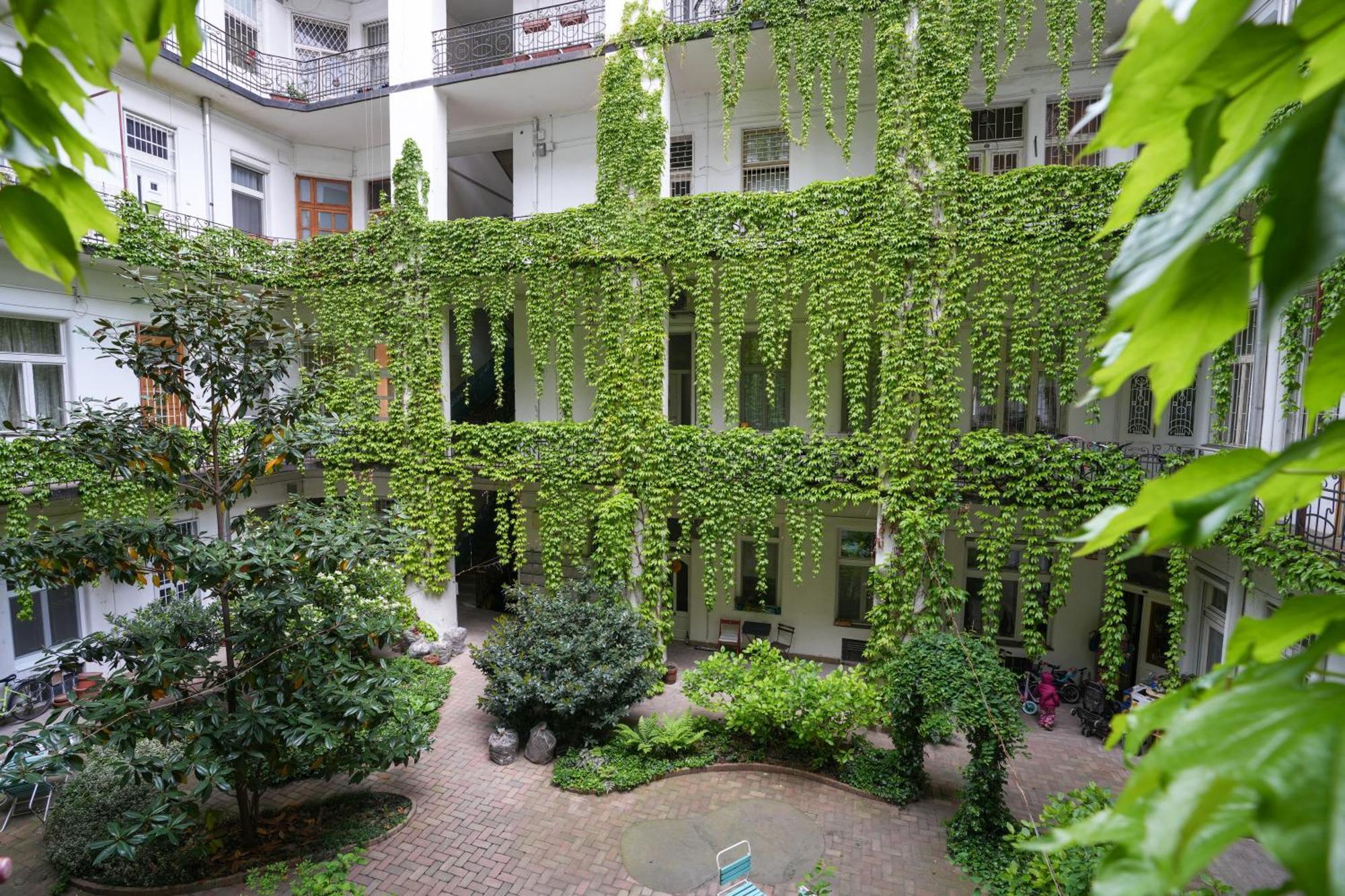 Park Oasis: Modern Near Szechenyi Bath Apartment Budapest