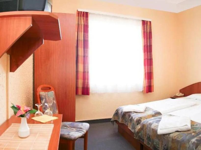 Motel Transit M0 M1 M7 M6 *