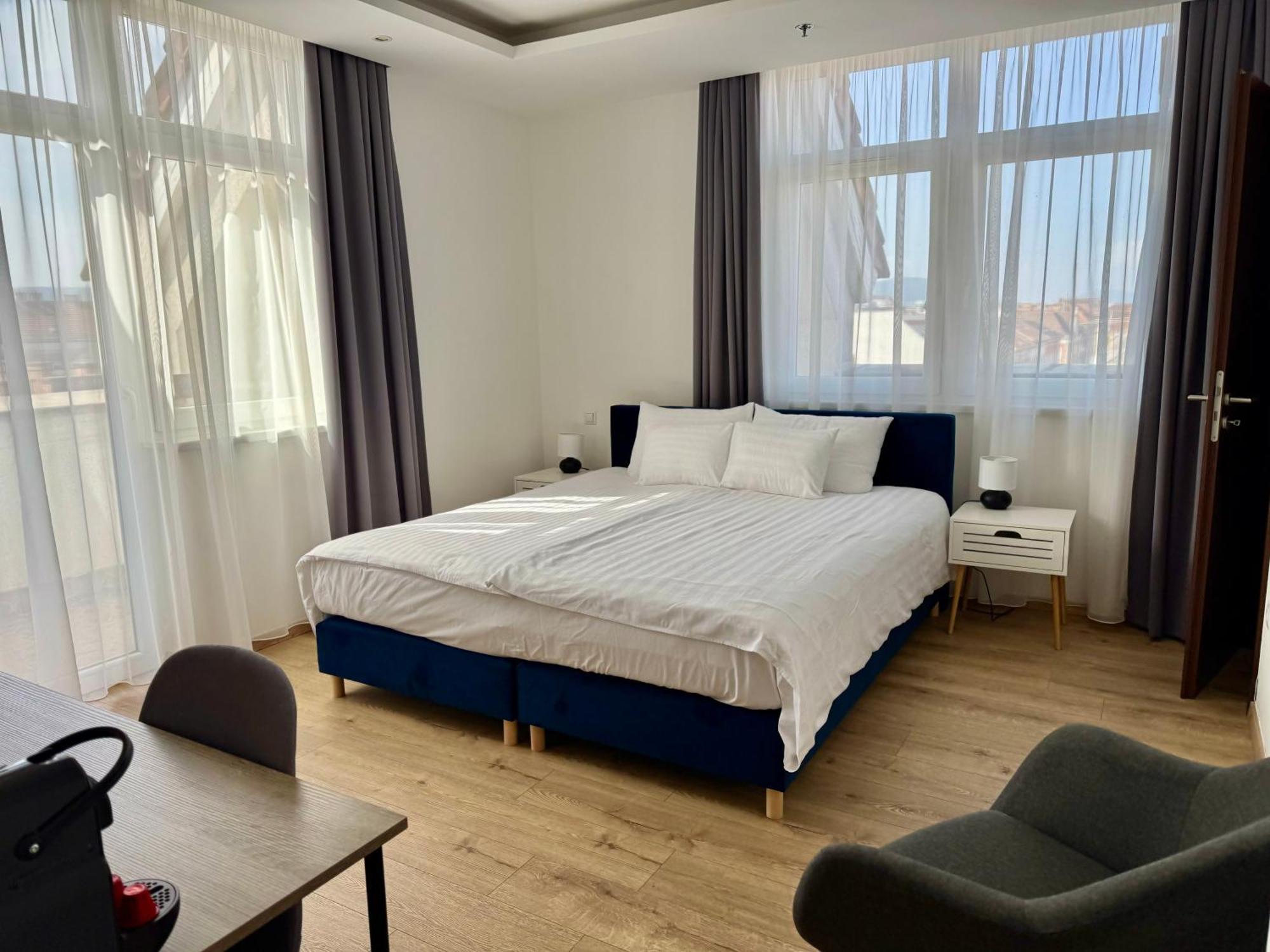 Hotel Rooftop With Deep Garage Budapest