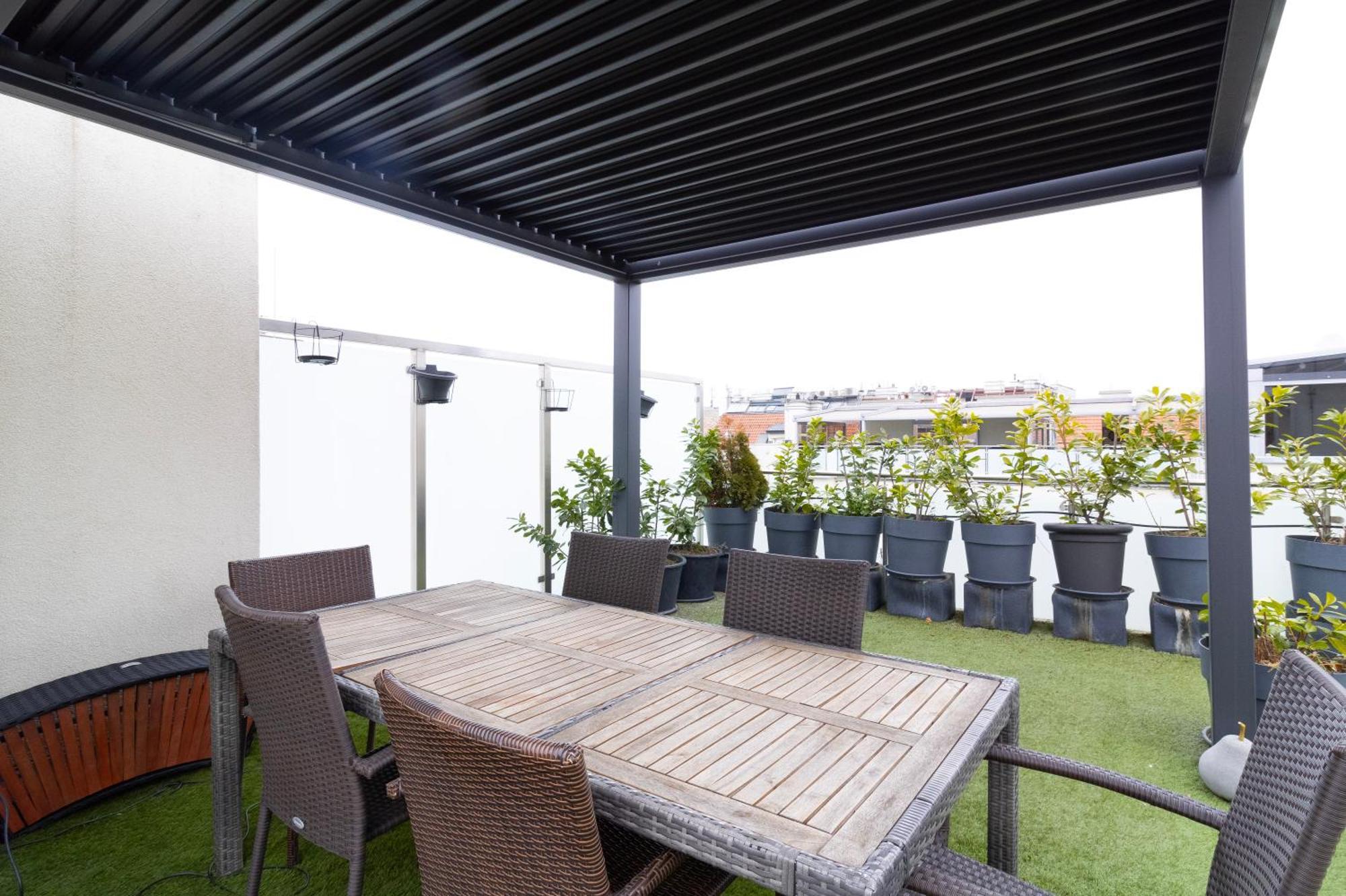 Jacuzzi Roofterrace Luxury Over The Opera Budapest