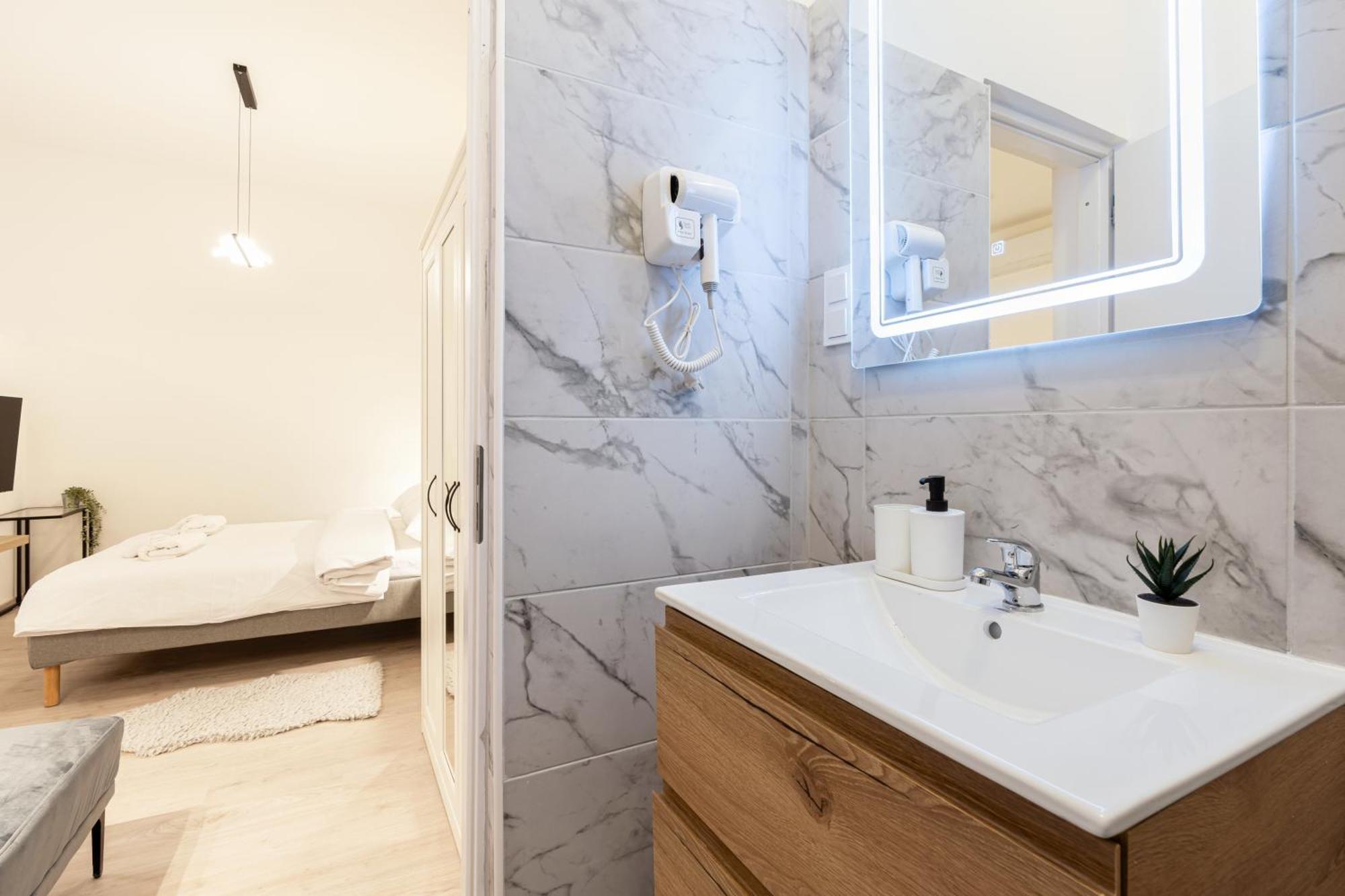 Kl31 - Urban Escape - Prime Location - Klauzal Square By Bqa Apartment Budapest