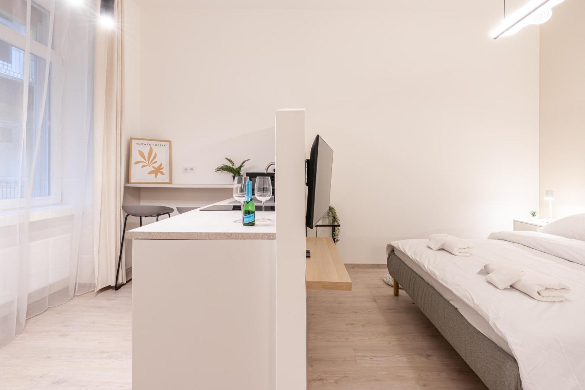 Apartment Kl31 - Urban Escape - Prime Location - Klauzal Square By Bqa Budapest