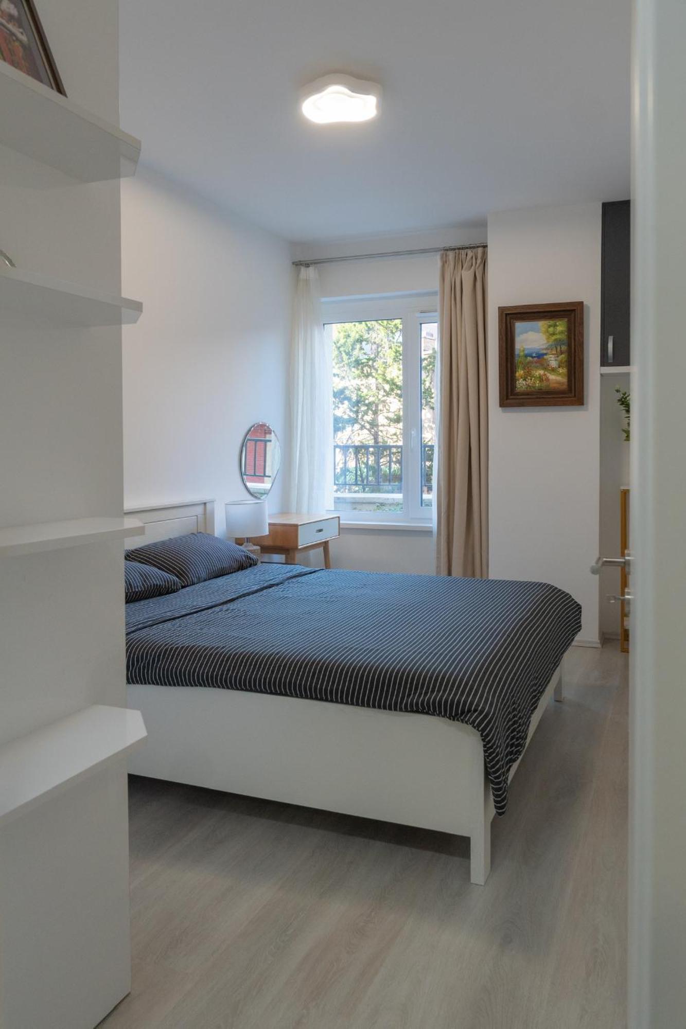 Downtown 2 Bedrooms Nearby Duna River Balcony-garage 10 Euro Per Day Apartament