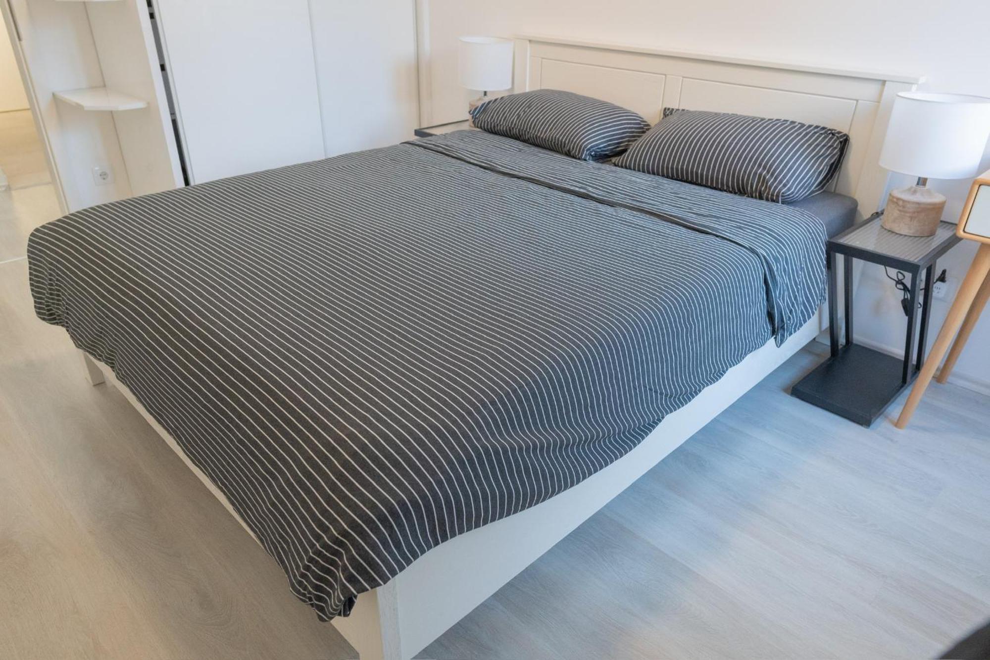 Apartament Downtown 2 Bedrooms Nearby Duna River Balcony-garage 10 Euro Per Day *