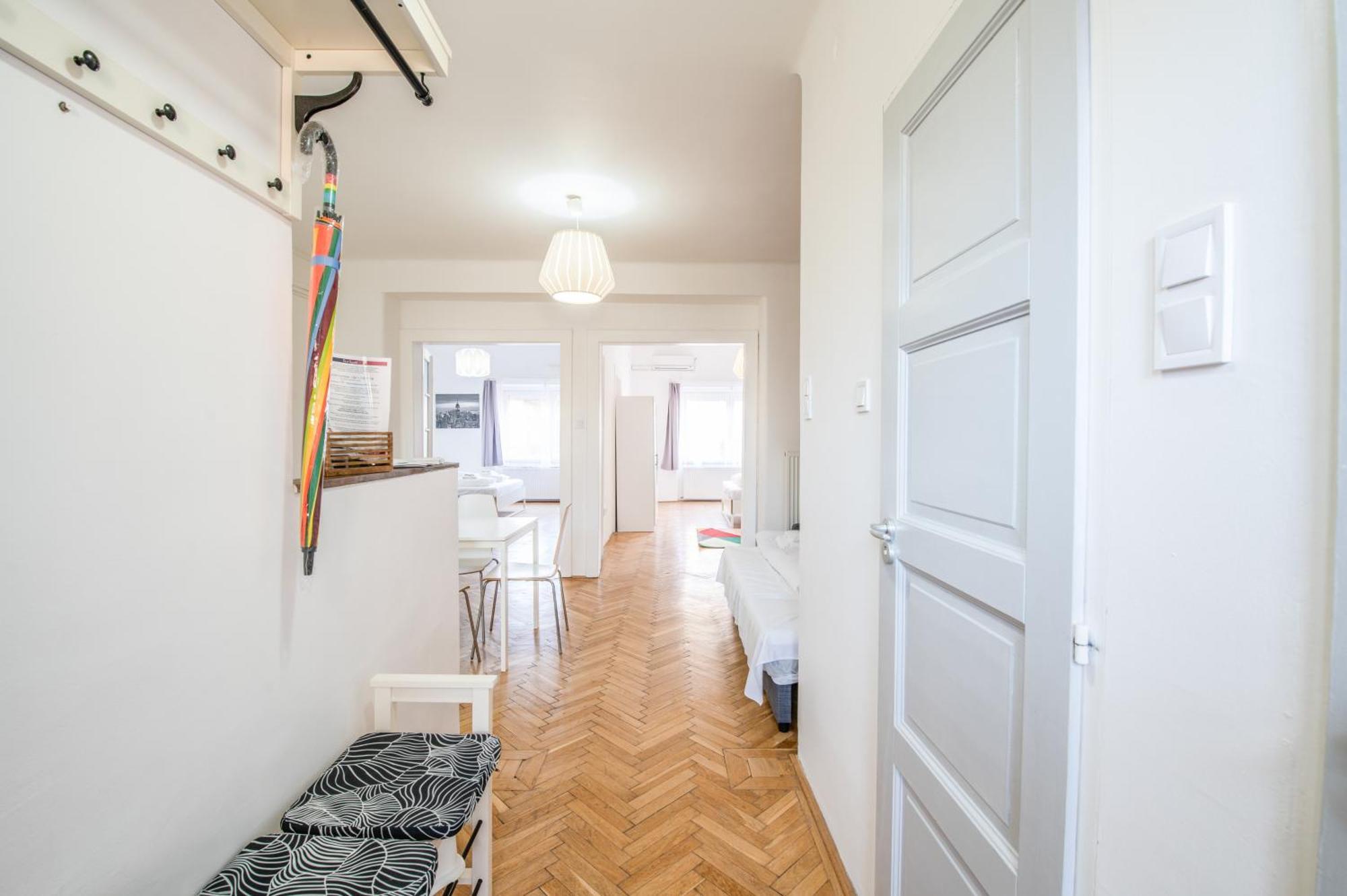 Polygonia Apartment *