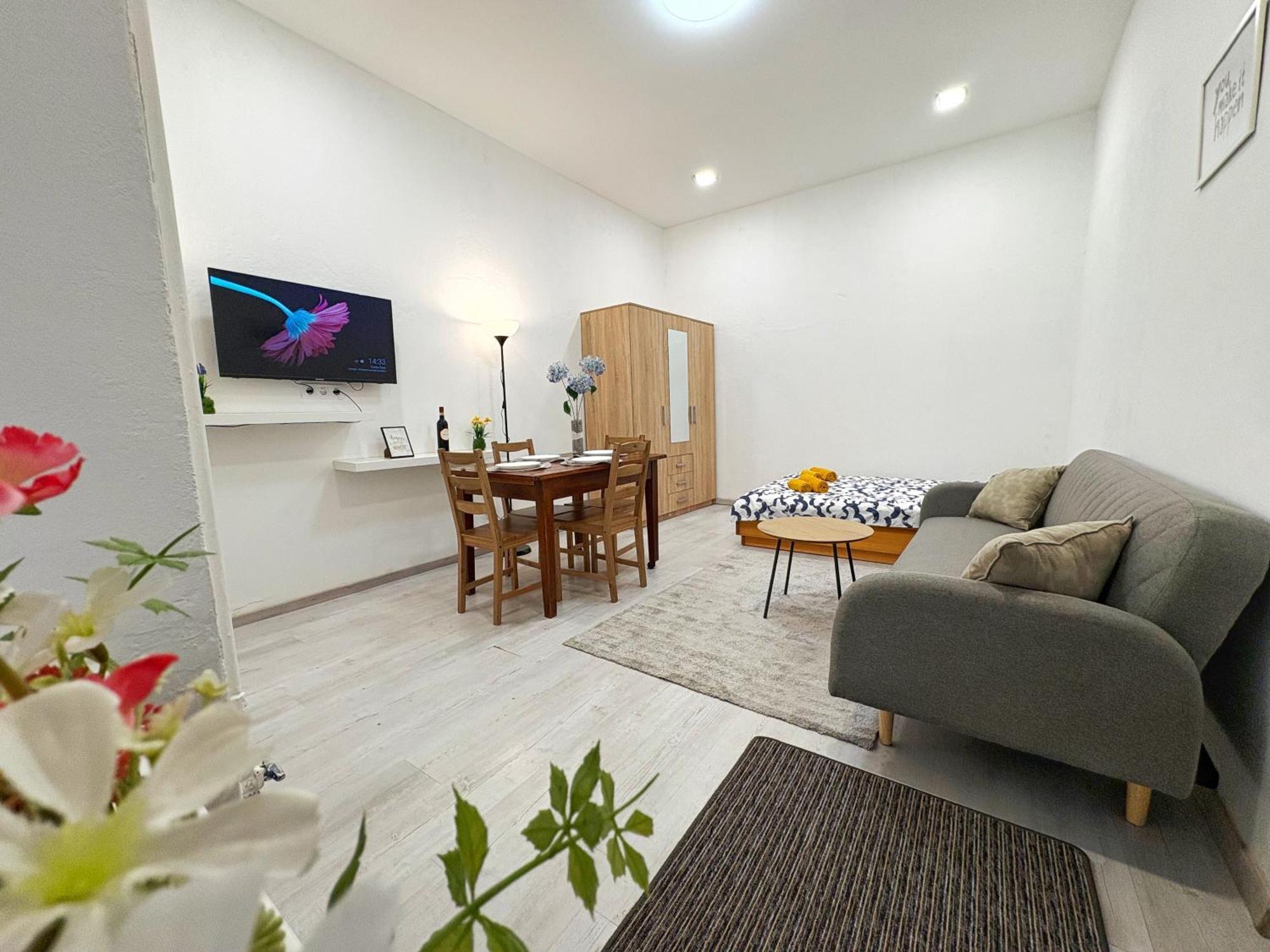 Private Apartment-7pax Appartamento