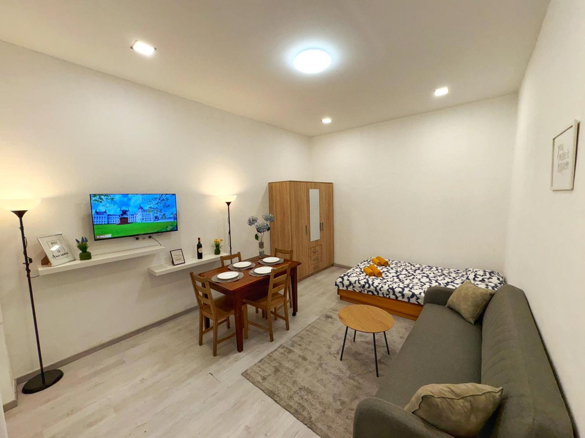 Private Apartment-7pax Appartamento Budapest