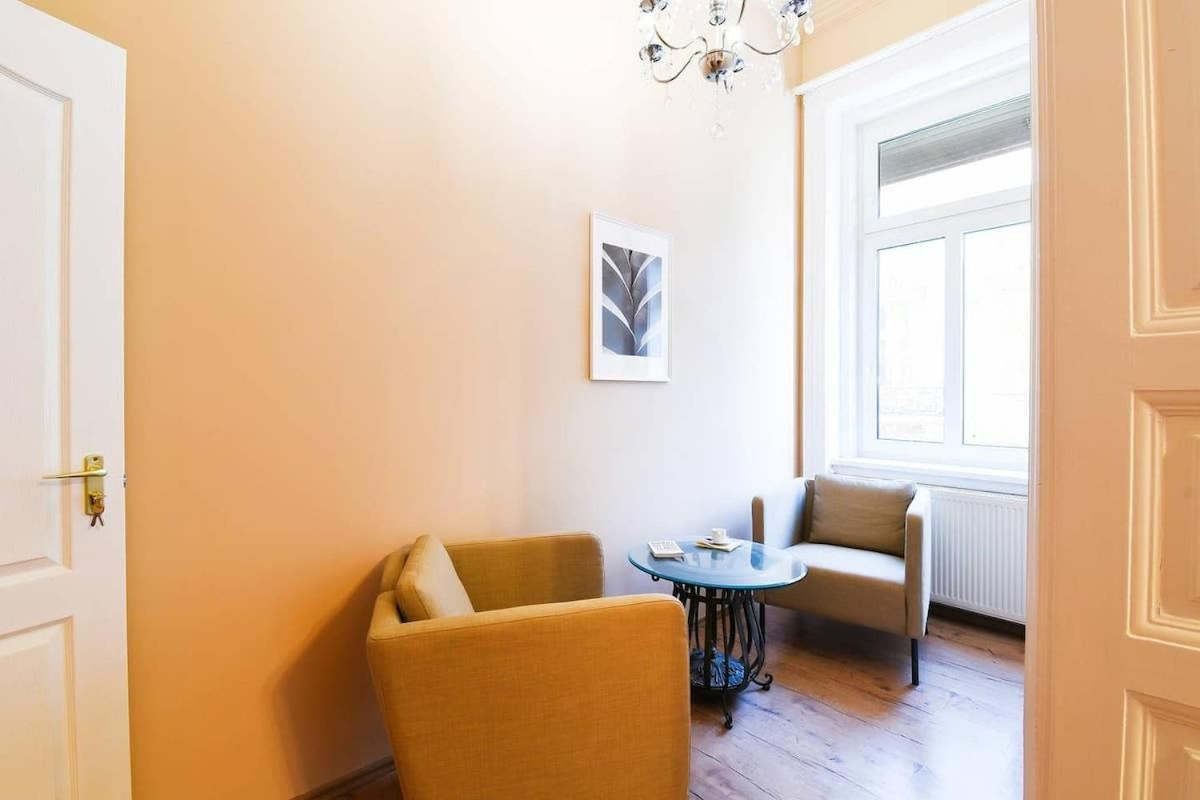 Apartment Very Very Spacious New Budapest