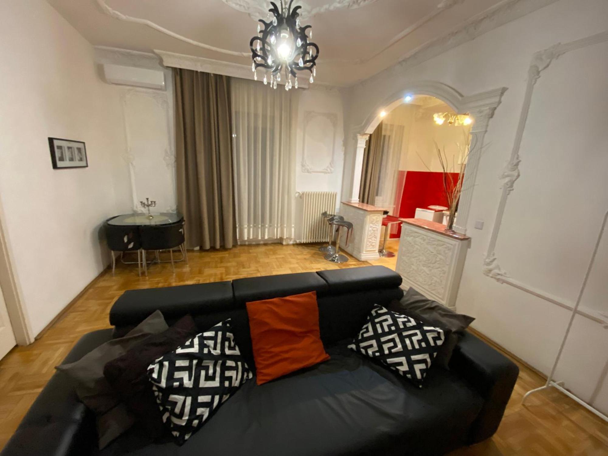 Heart Of The 2 Bedrooms, Living Rooms, Bathrooms, With Ac