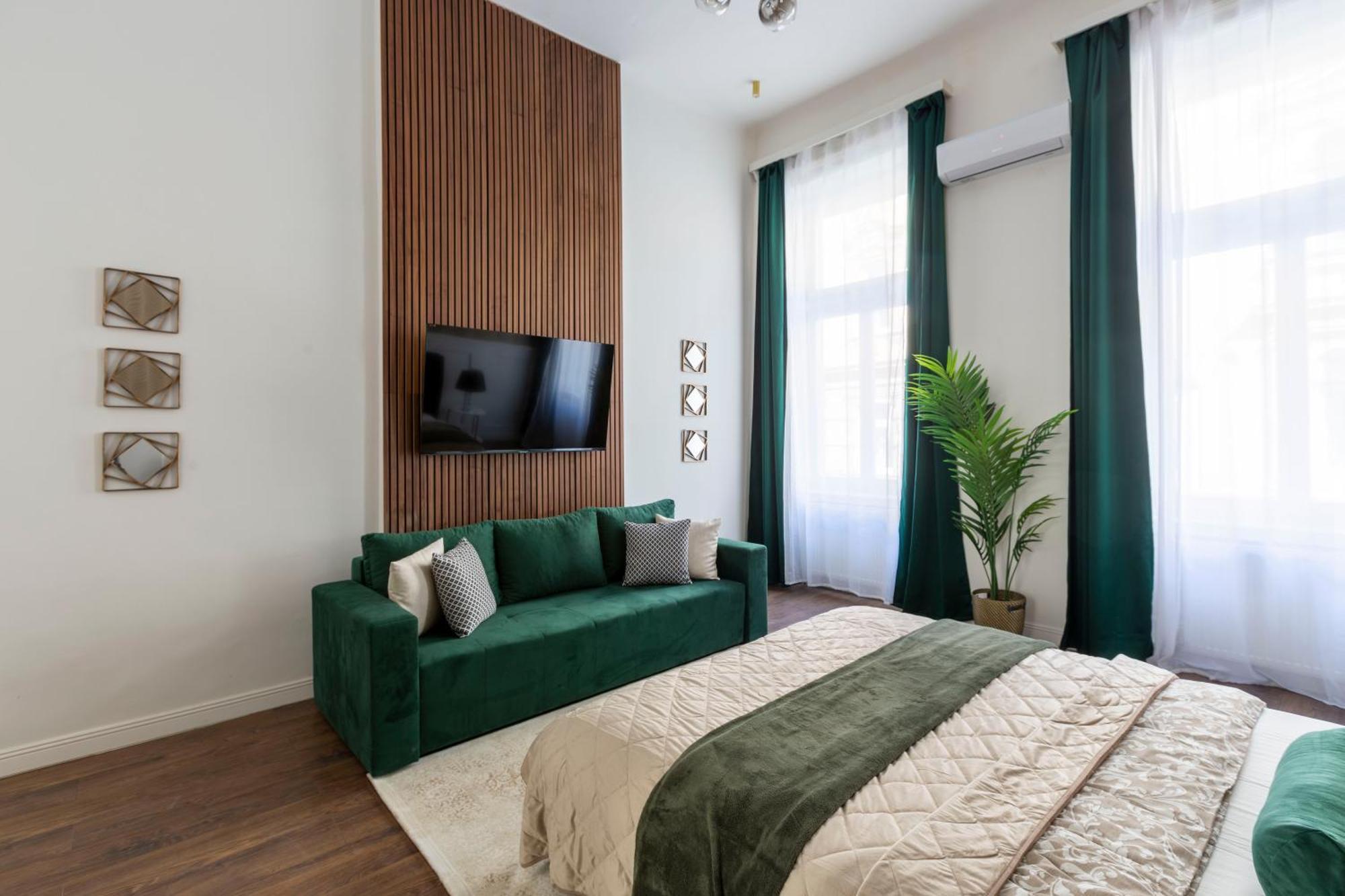 Luxurious Prestige Next To The New York Cafe Apartment Budapest