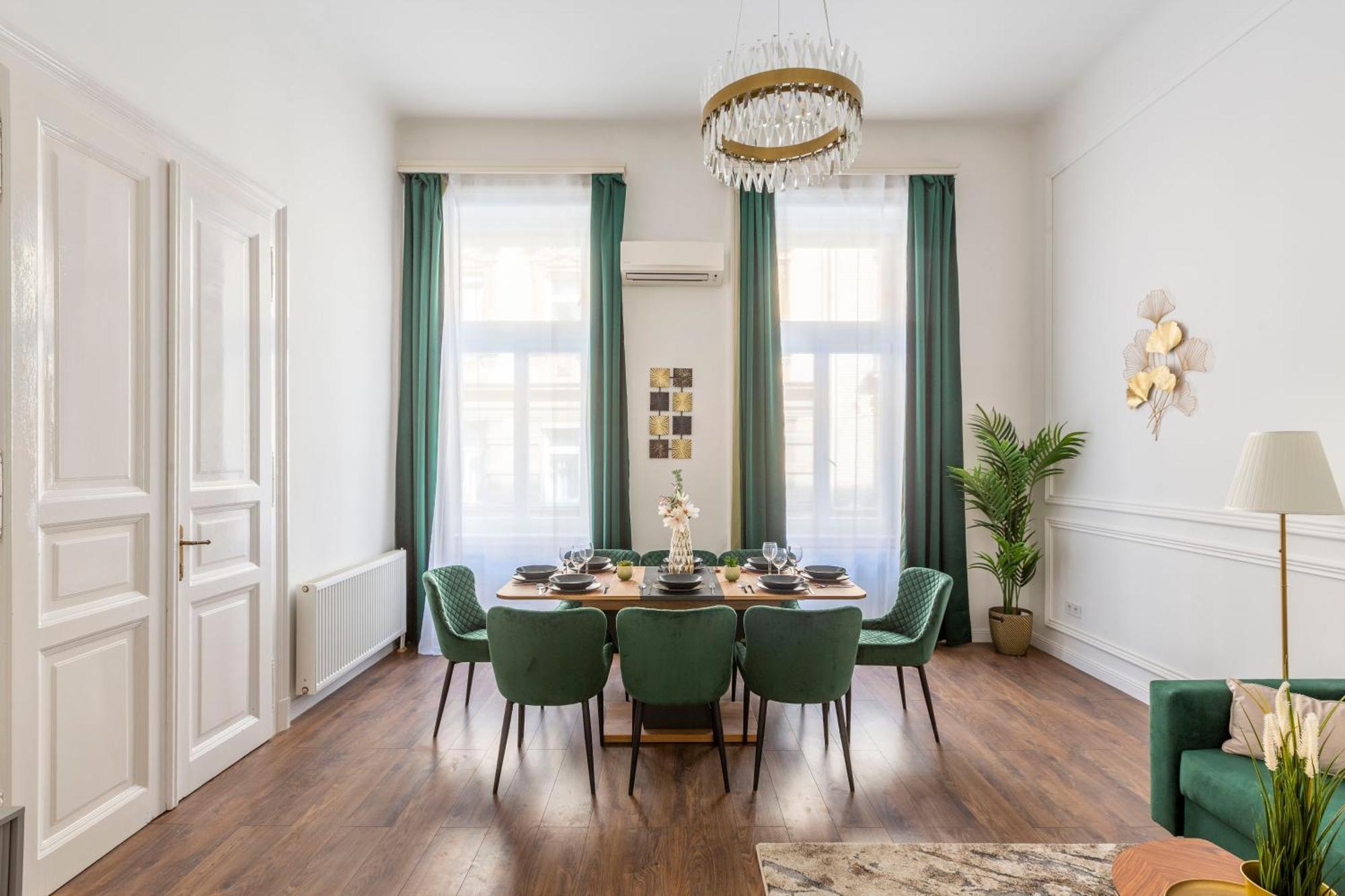 Luxurious Prestige Next To The New York Cafe * Budapest