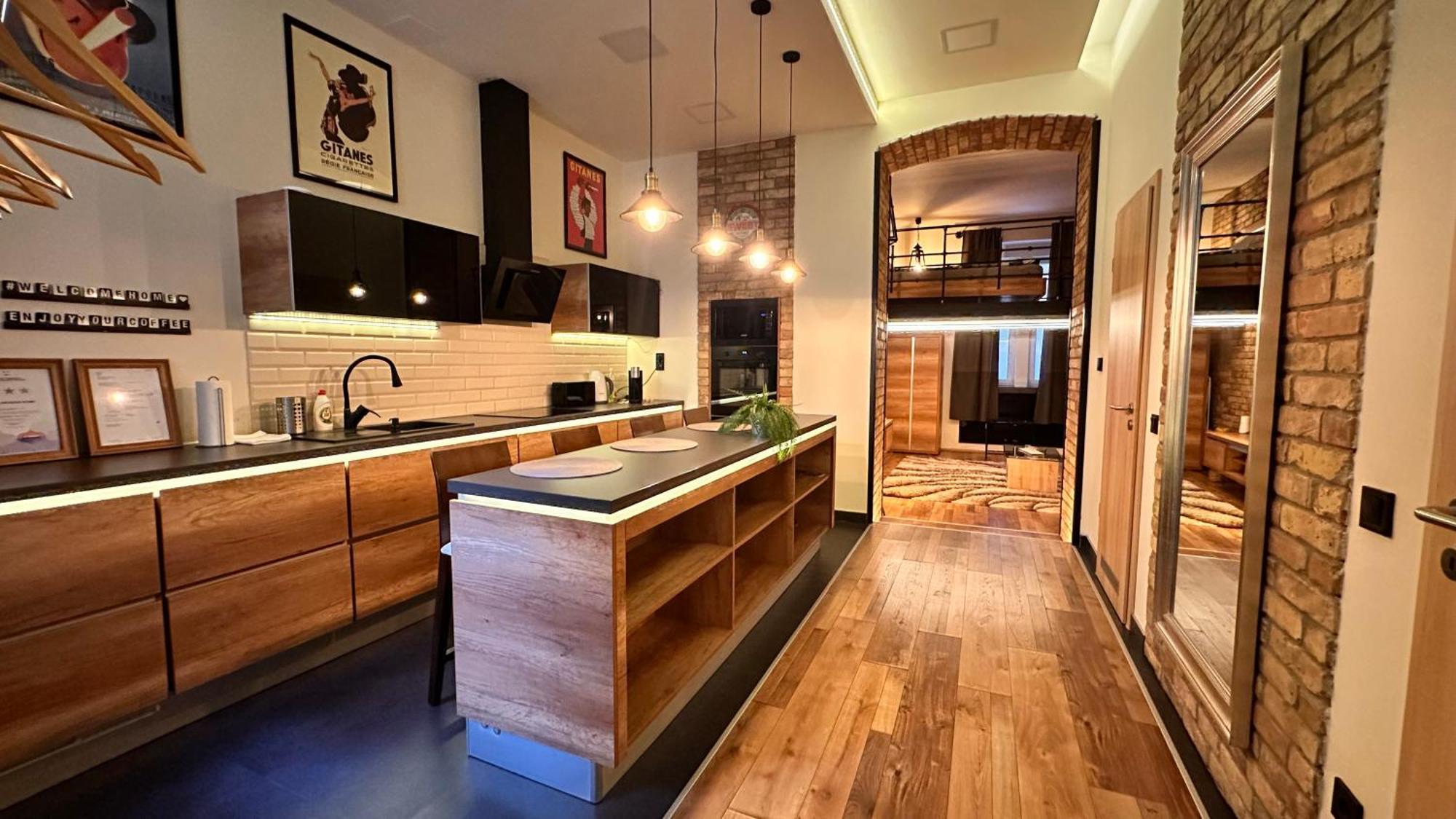 Appartement Home, Far Away From 2