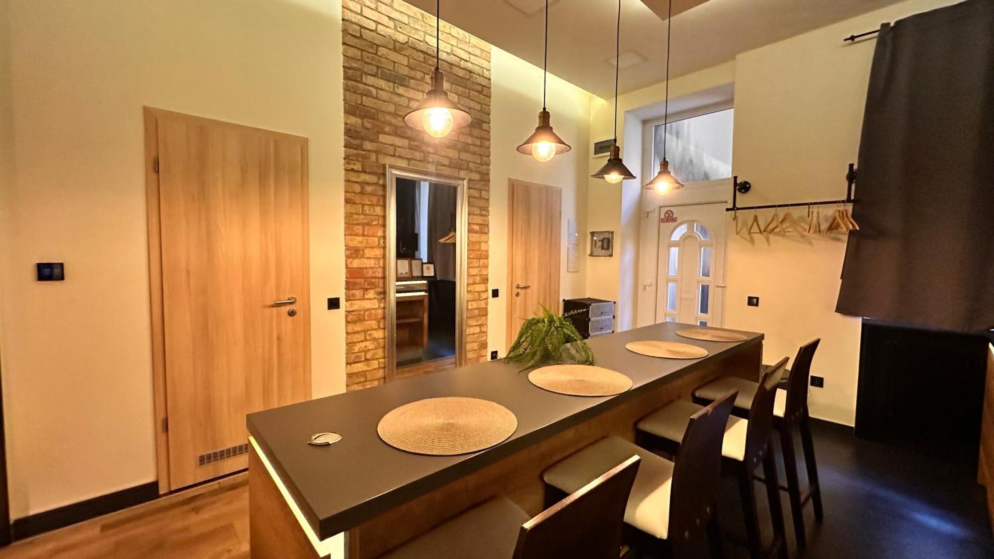 Appartement Home, Far Away From 2