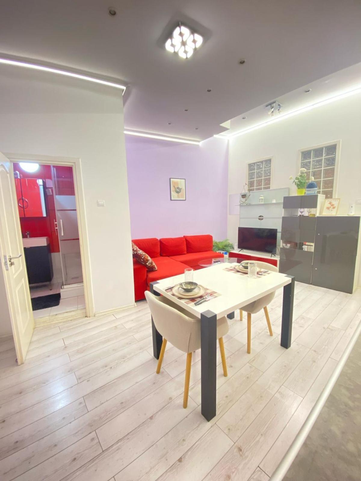 Yes, Yes! Lovely Good Amenities Center Apartamento Budapest