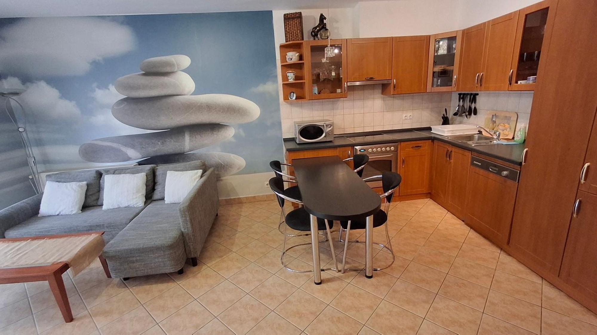 Bok - Modern 2br W Balcony, Free Indoor Parking! Lägenhet