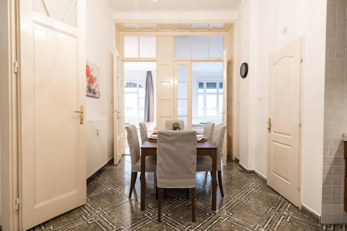 Ultra Spacious In Vaci Street